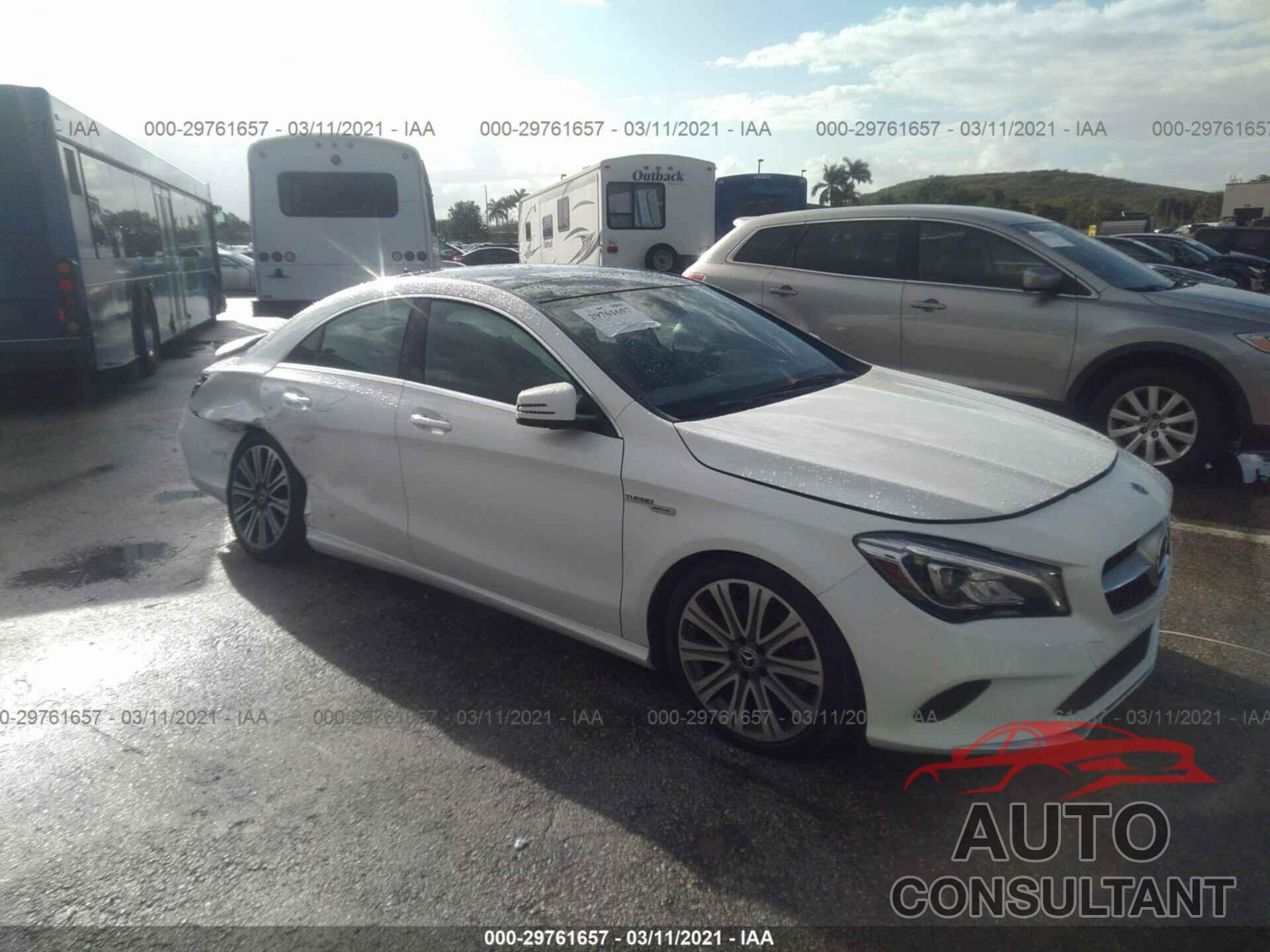 MERCEDES-BENZ CLA 2018 - WDDSJ4EB1JN696112