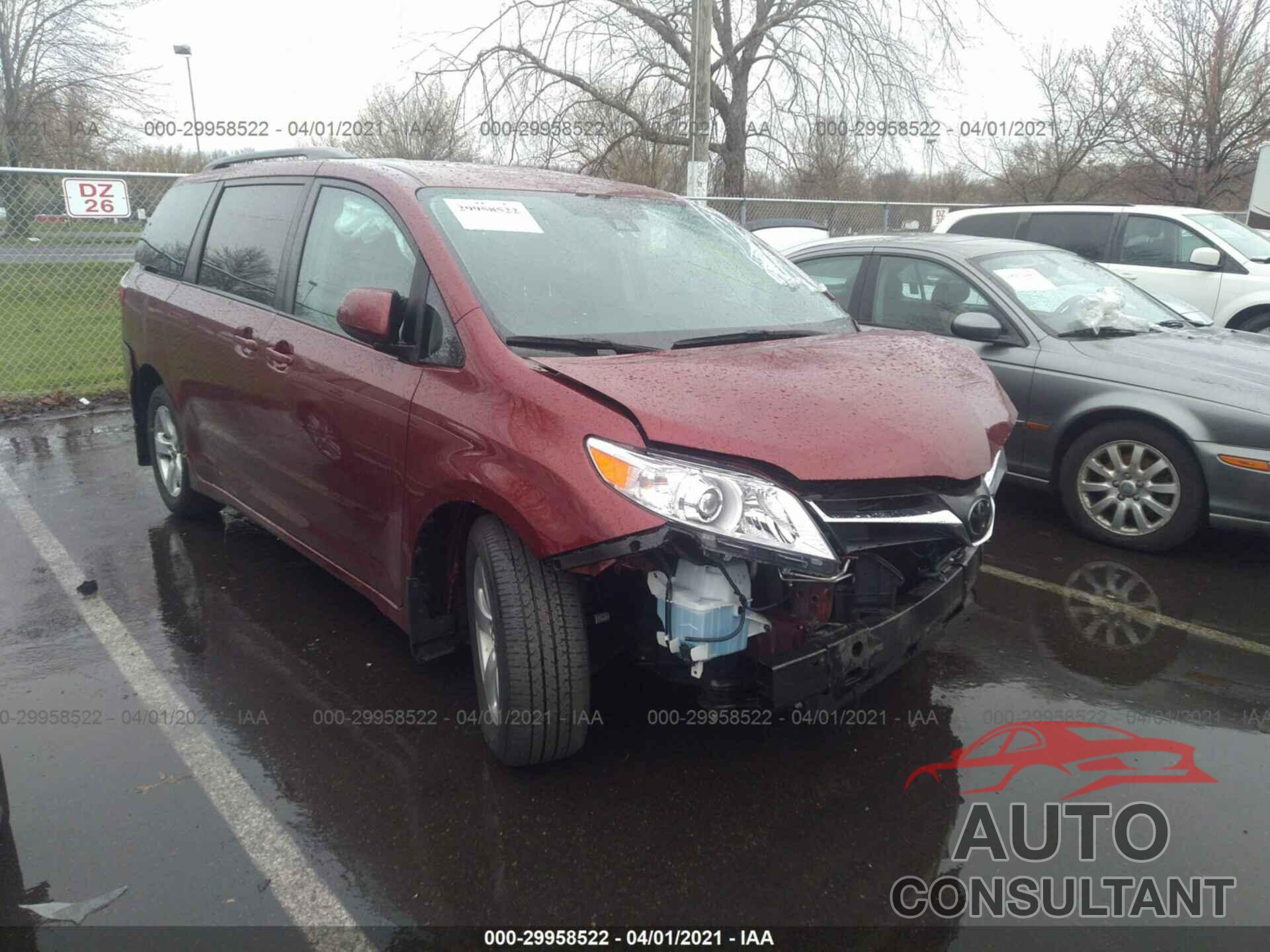 TOYOTA SIENNA 2018 - 5TDKZ3DC8JS947158