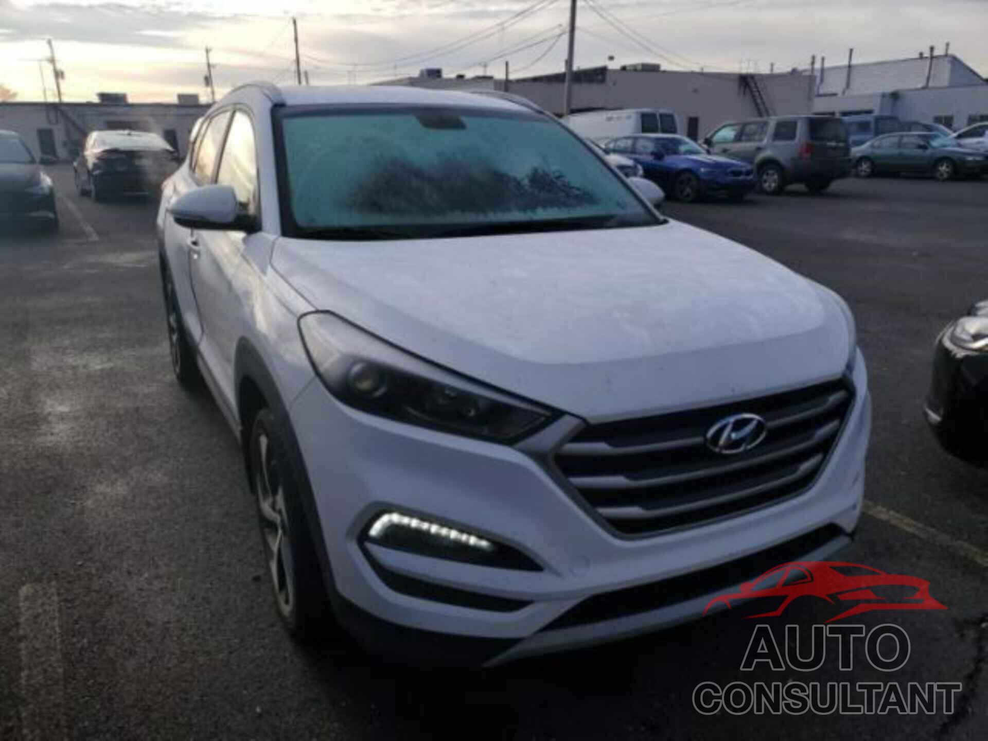 HYUNDAI TUCSON 2017 - KM8J3CA27HU371847