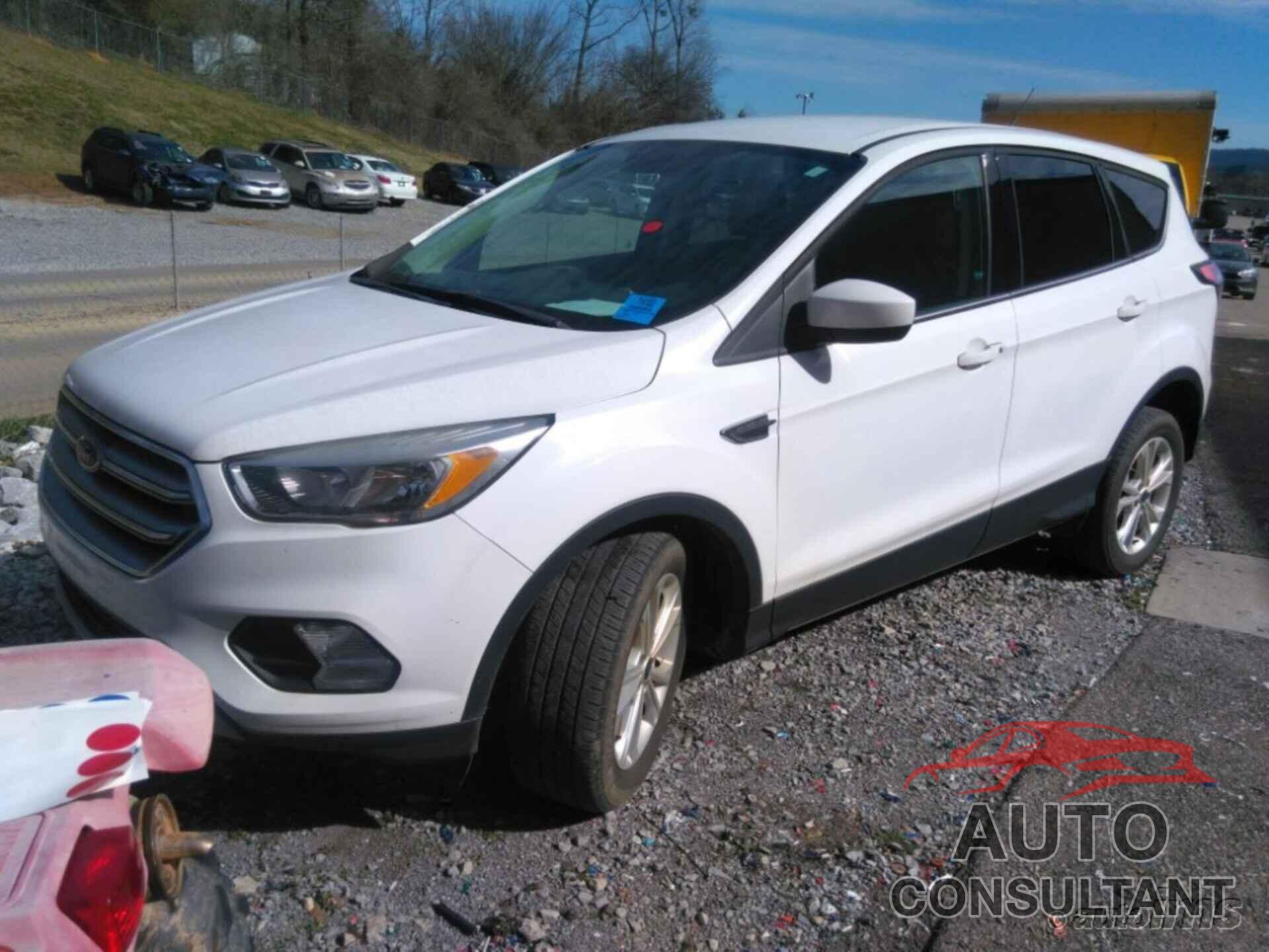 FORD ESCAPE 2017 - 1FMCU0GD4HUC68396