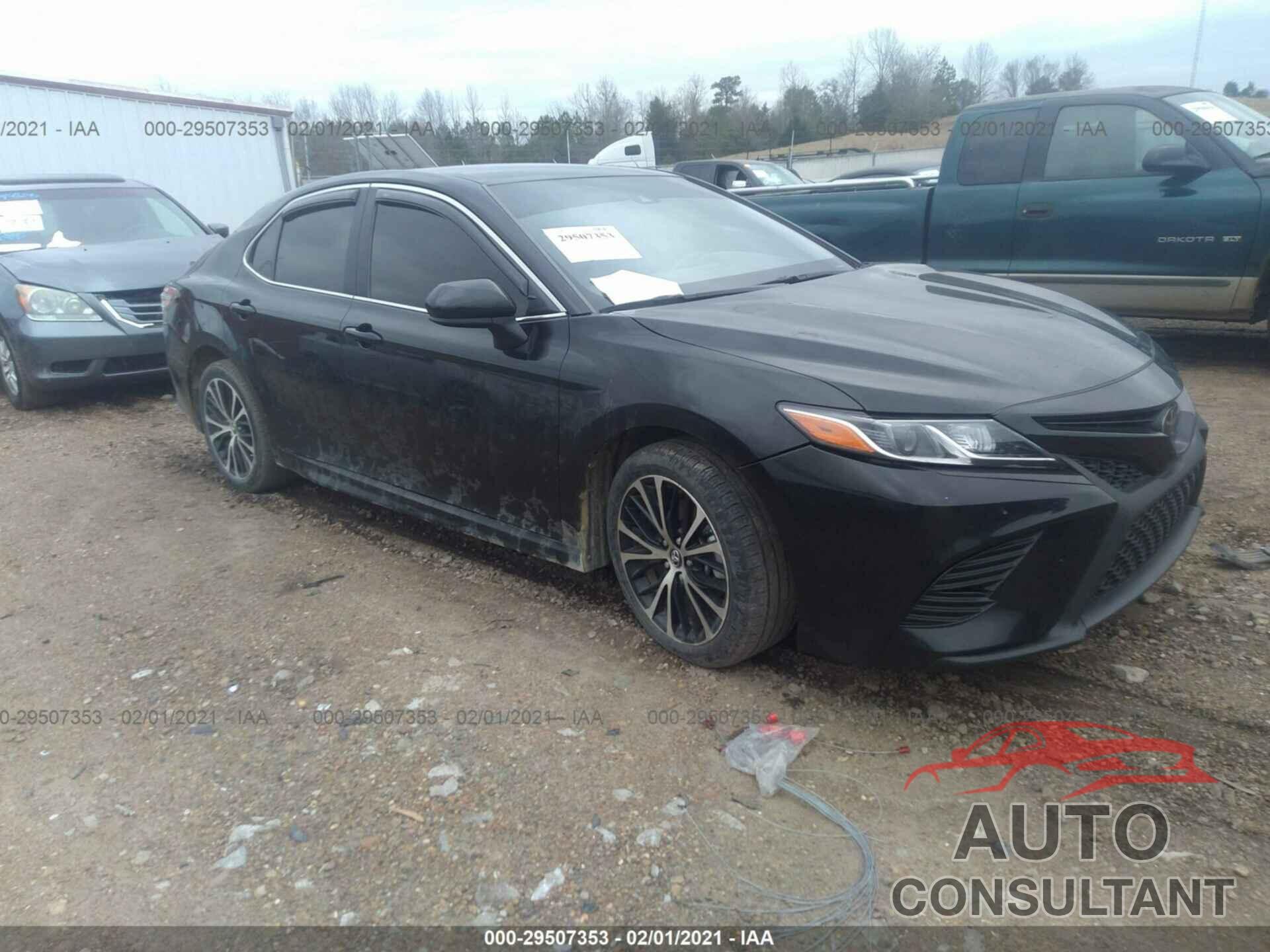 TOYOTA CAMRY 2018 - 4T1B11HK0JU145689
