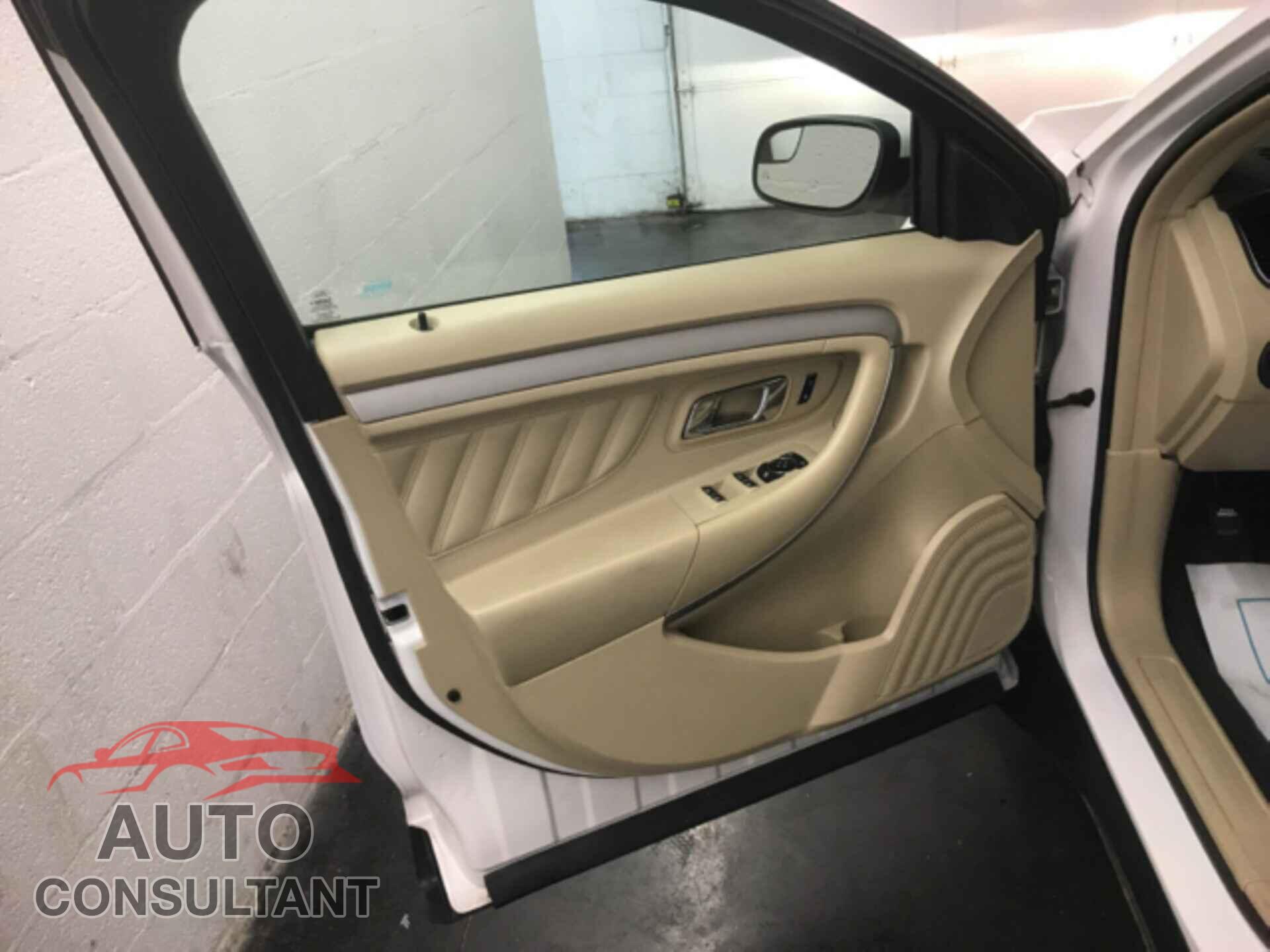 FORD TAURUS 2017 - 1FAHP2E83HG117637