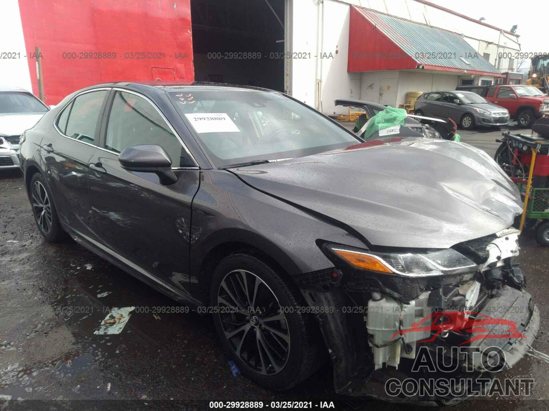 TOYOTA CAMRY 2018 - 4T1B11HK3JU016801