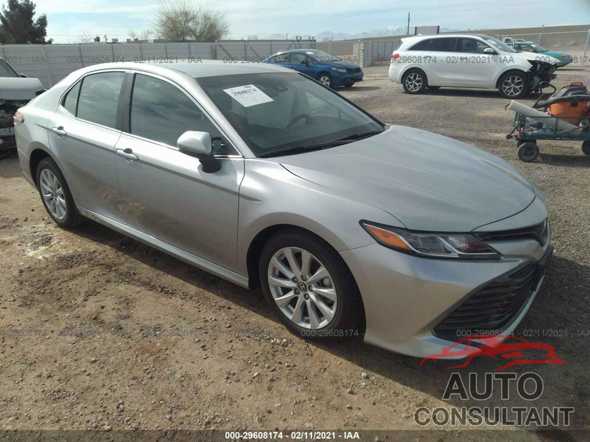 TOYOTA CAMRY 2018 - 4T1B11HK6JU611206