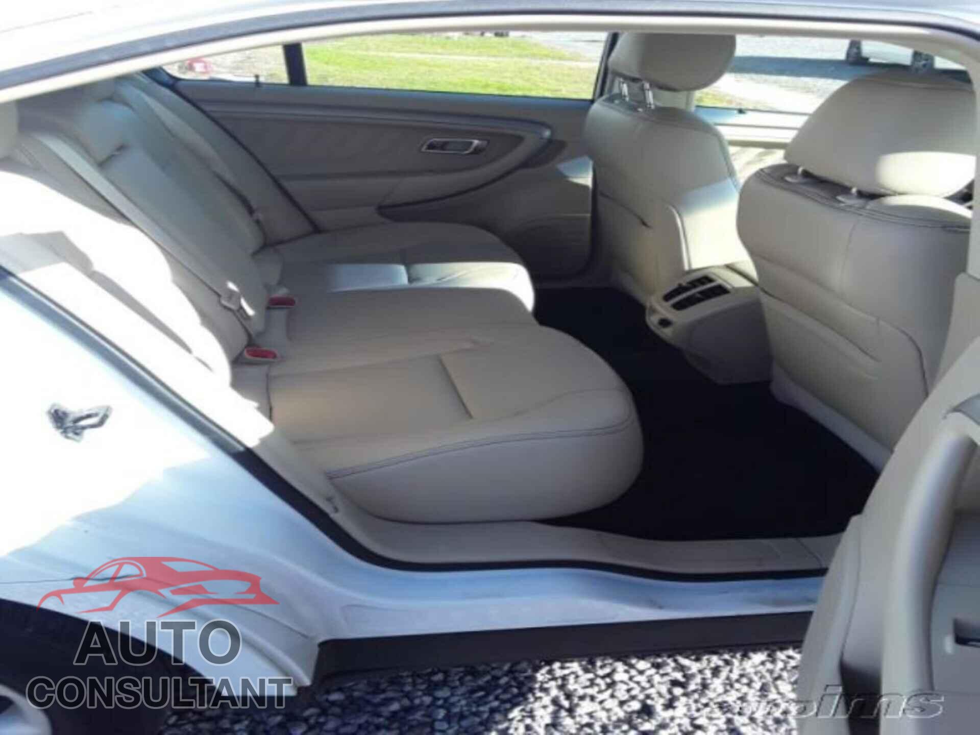 FORD TAURUS 2018 - 1FAHP2E81JG119182