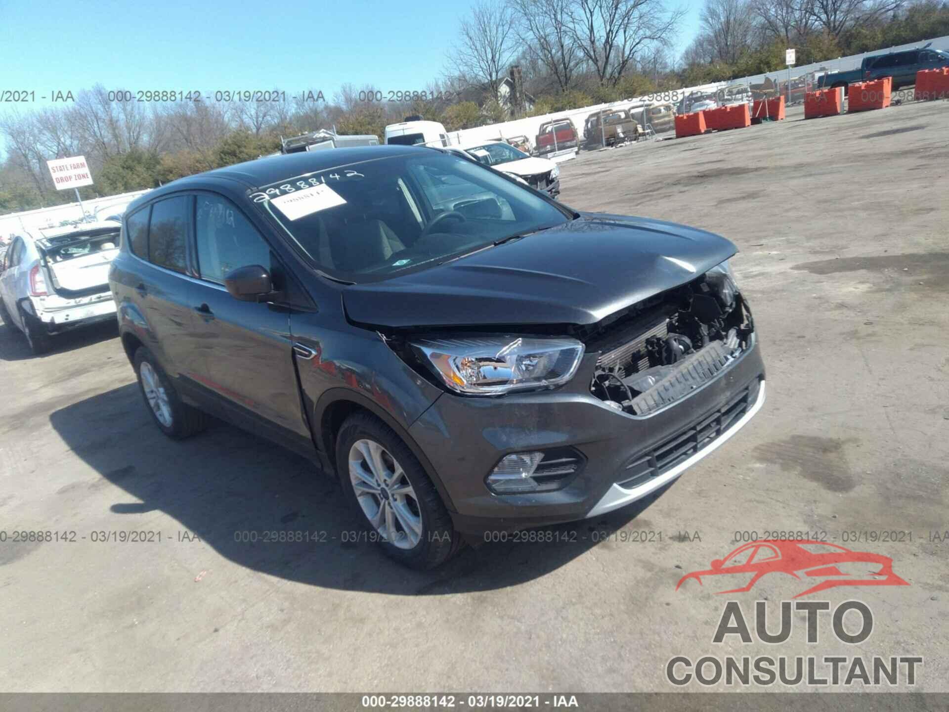 FORD ESCAPE 2017 - 1FMCU0GD7HUC47414