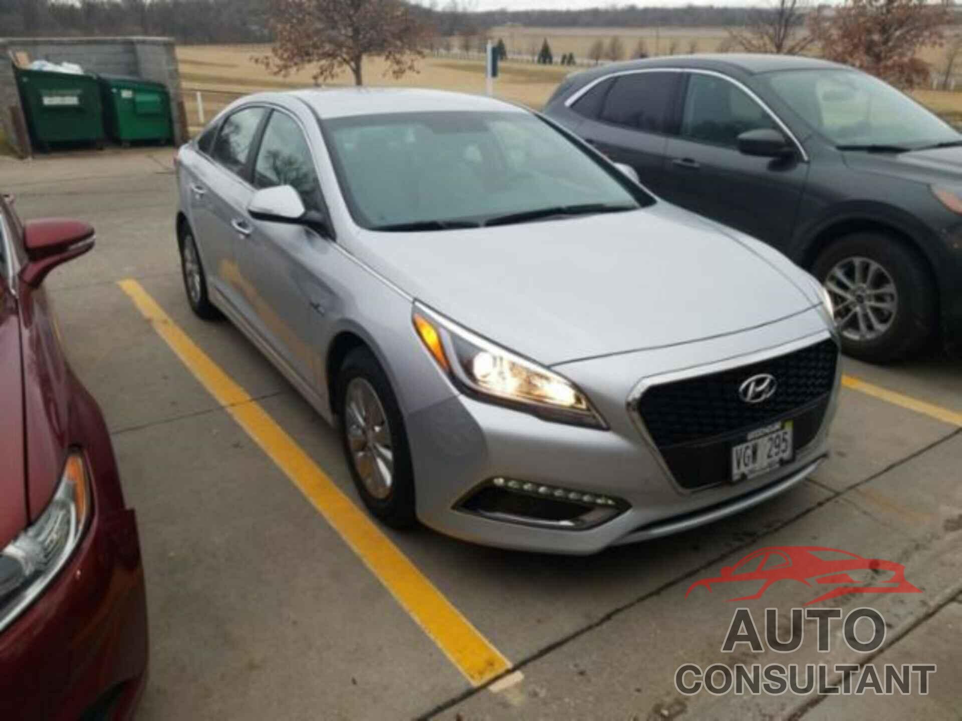 HYUNDAI SONATA HYBRID 2017 - KMHE24L11HA059362