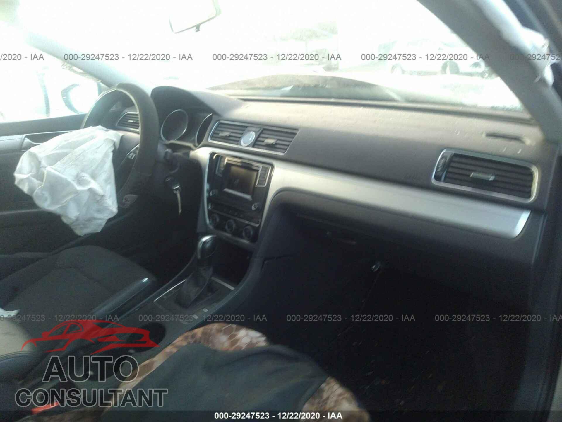 VOLKSWAGEN PASSAT 2016 - 1VWAT7A37GC038070
