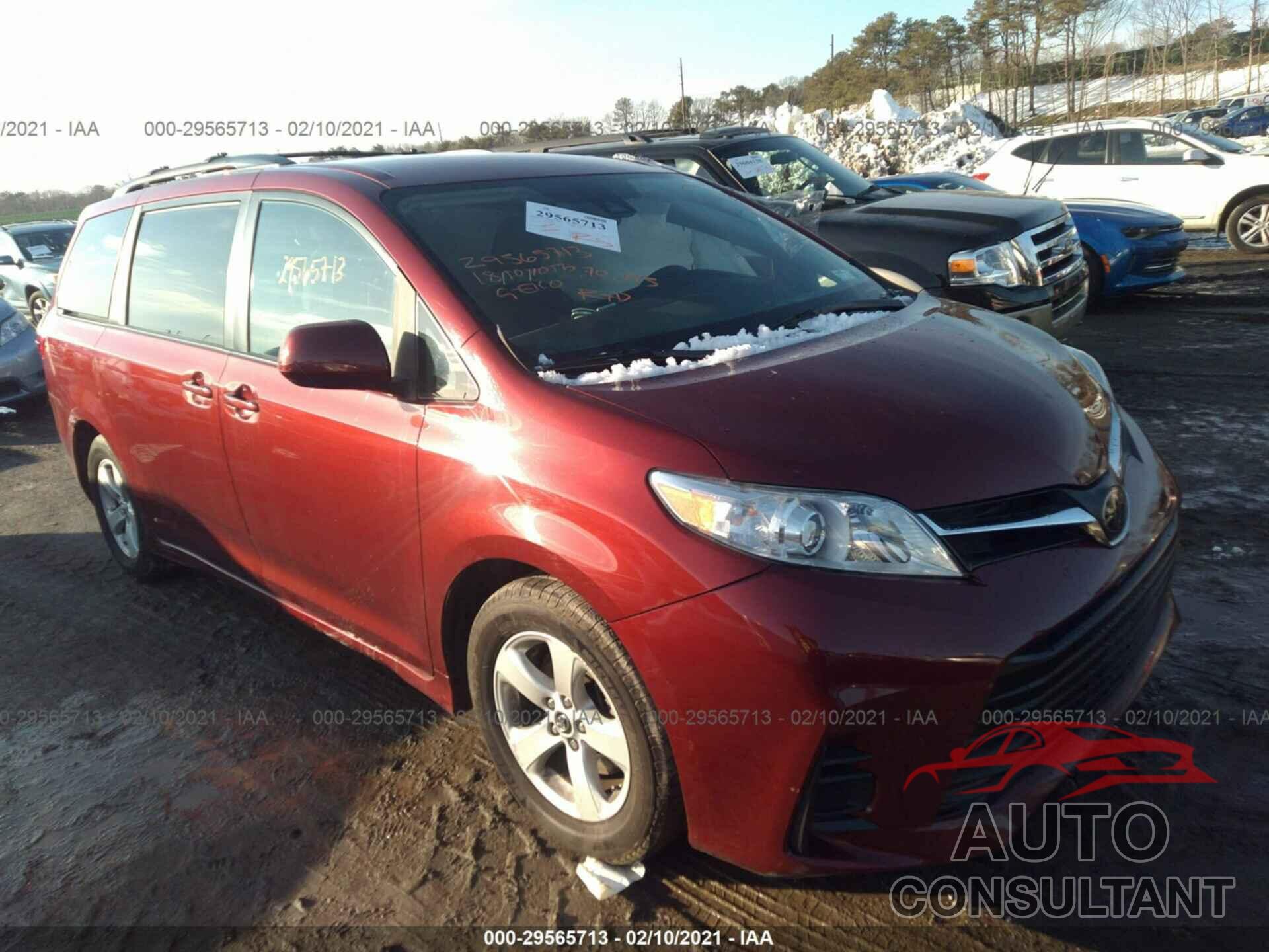 TOYOTA SIENNA 2018 - 5TDKZ3DC5JS900928