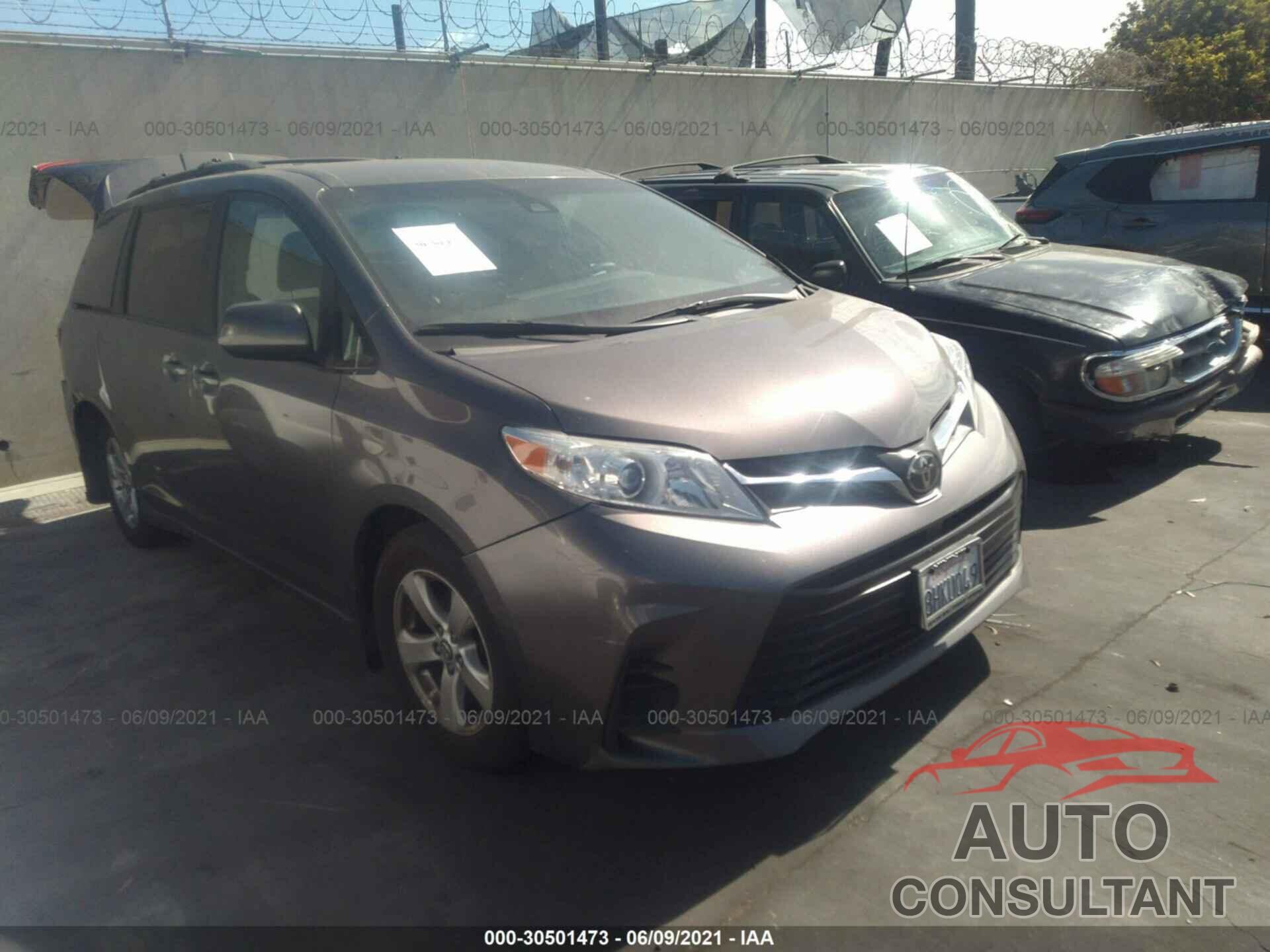 TOYOTA SIENNA 2019 - 5TDKZ3DC8KS987242