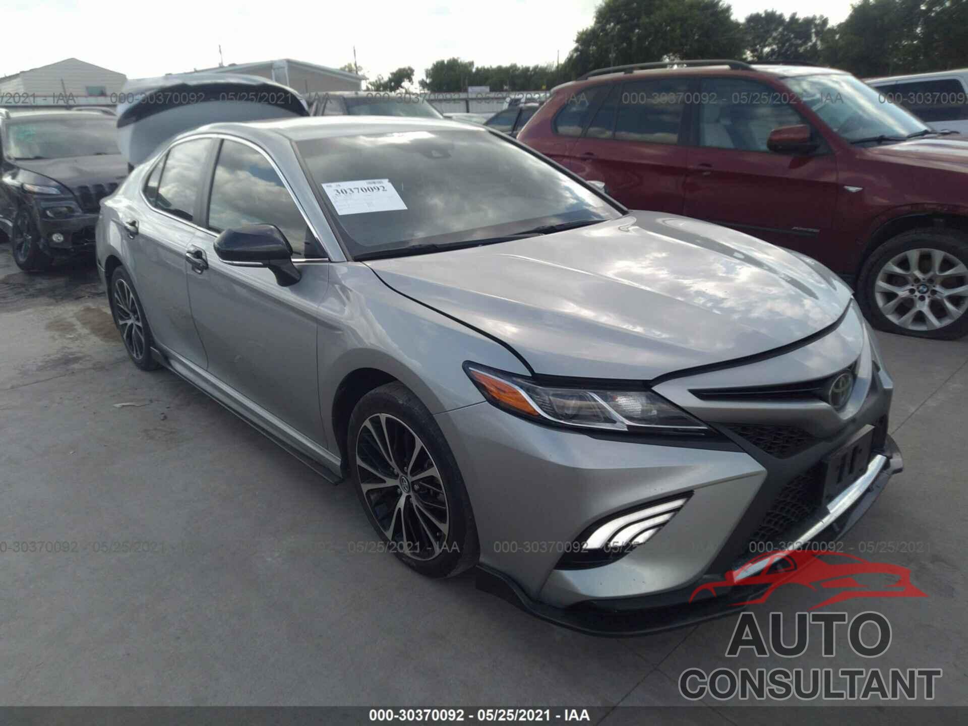 TOYOTA CAMRY 2018 - 4T1B11HK2JU108630