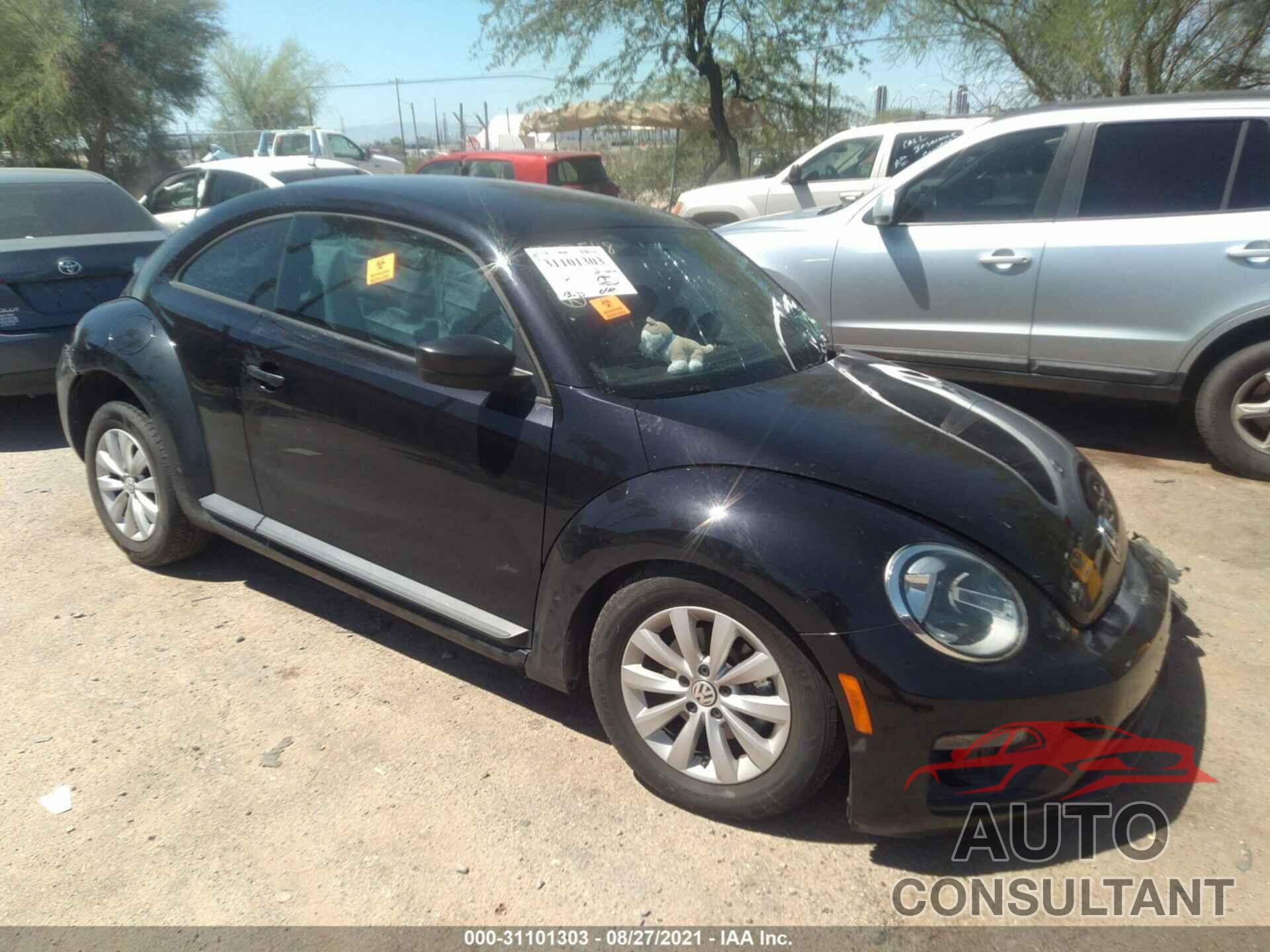 VOLKSWAGEN BEETLE 2018 - 3VWFD7AT3JM720873