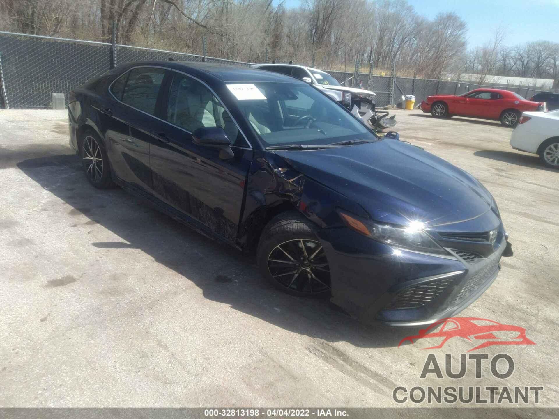 TOYOTA CAMRY 2021 - 4T1G11AK1MU464202