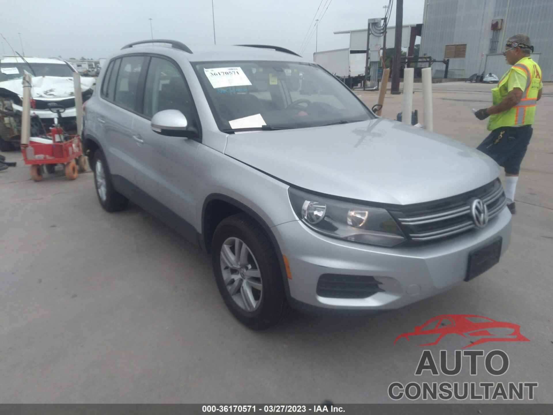 VOLKSWAGEN TIGUAN 2016 - WVGAV7AX3GW597240