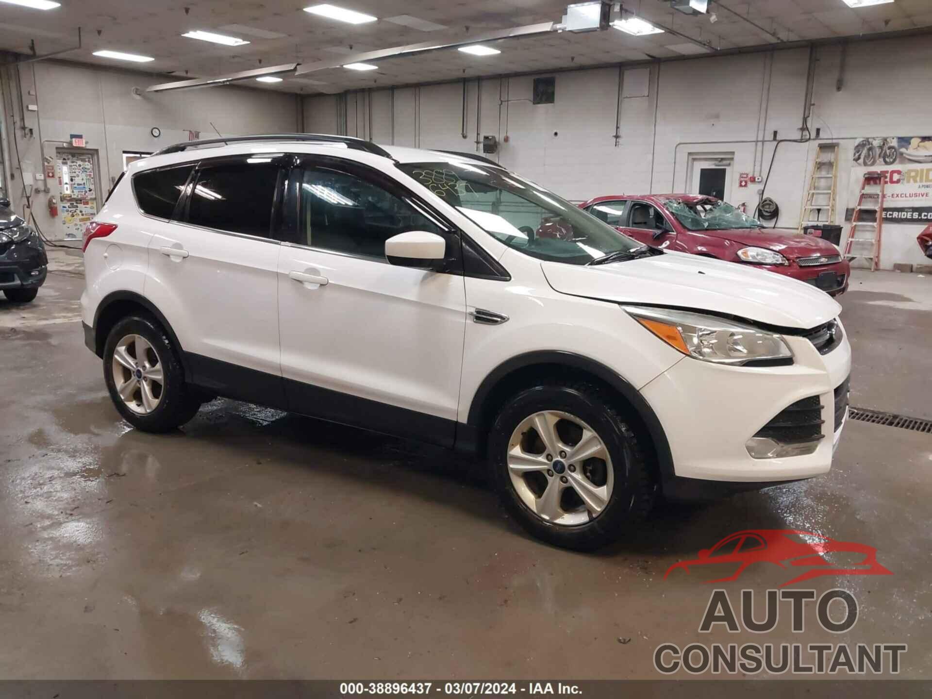 FORD ESCAPE 2016 - 1FMCU9GX1GUB18260