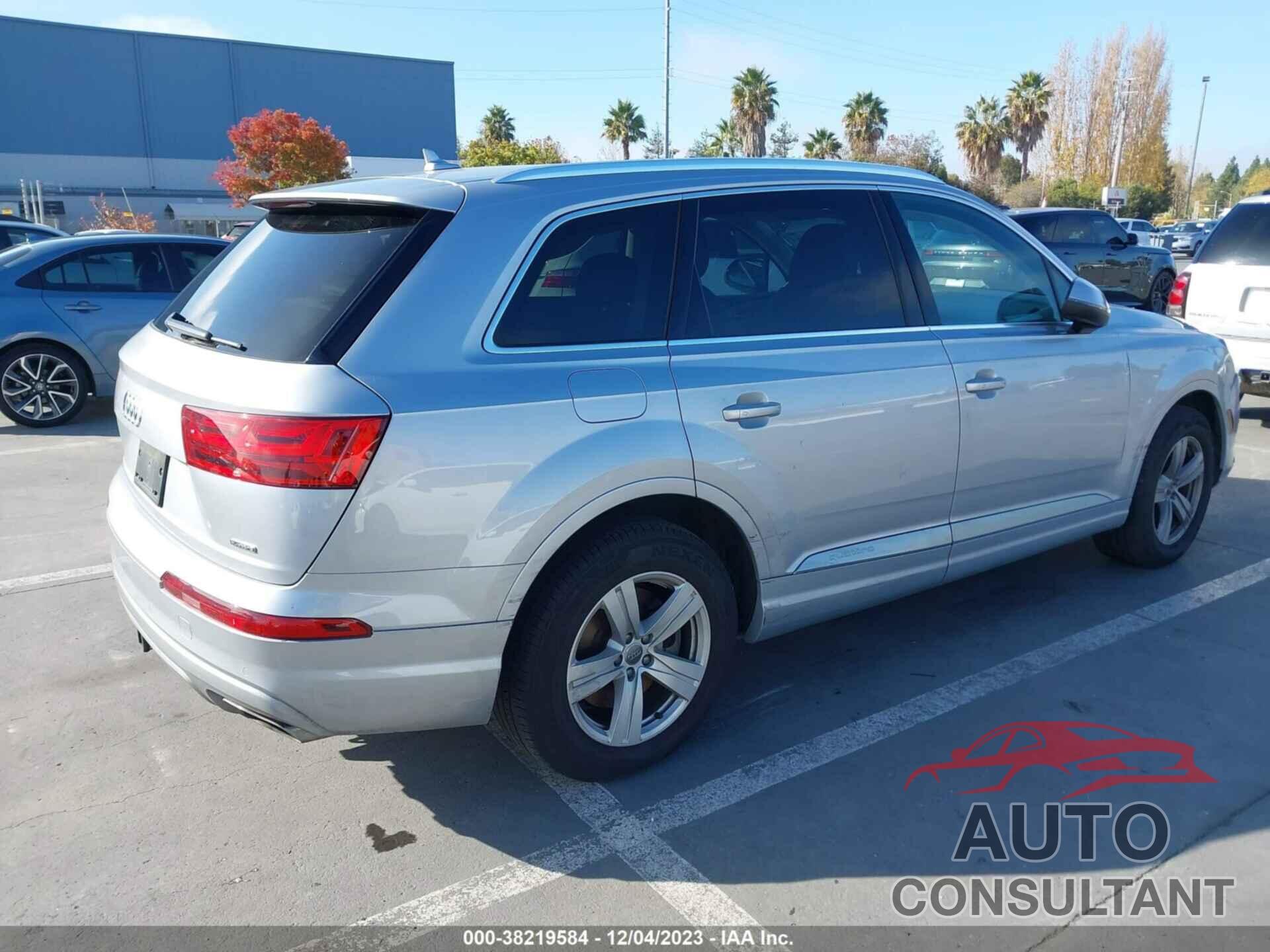 AUDI Q7 2018 - WA1LHAF74JD047858