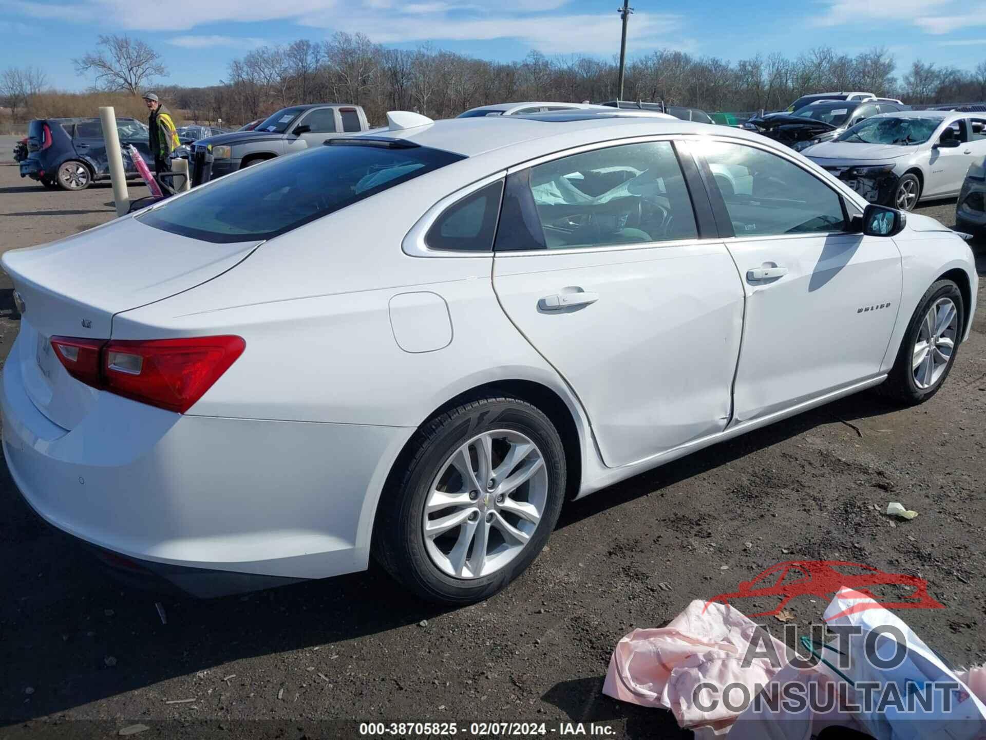 CHEVROLET MALIBU 2017 - 1G1ZE5ST7HF142442