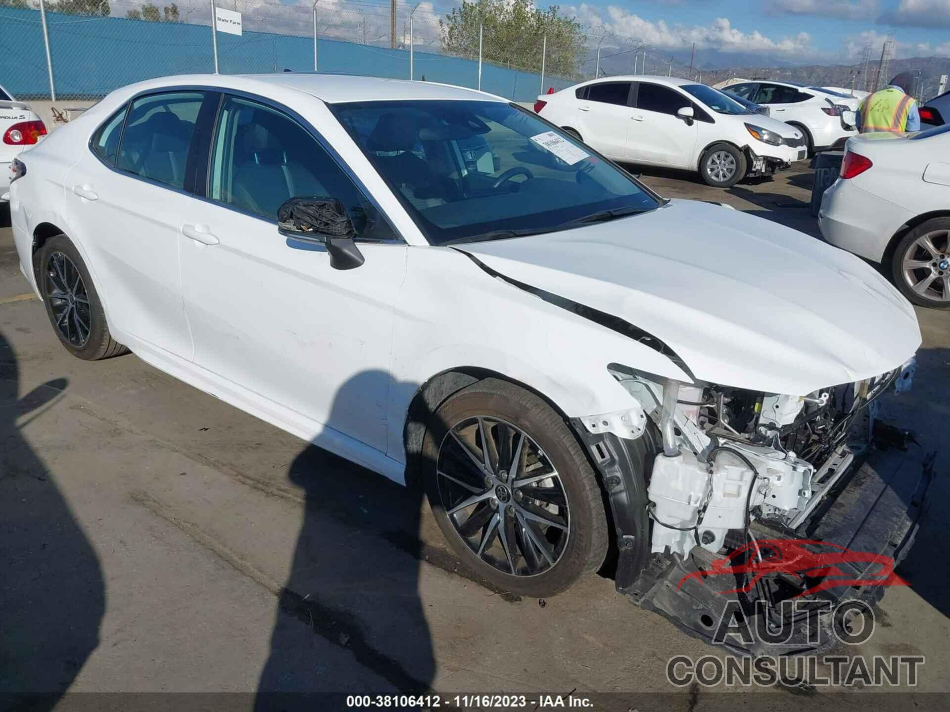 TOYOTA CAMRY 2023 - 4T1G11AK8PU752514