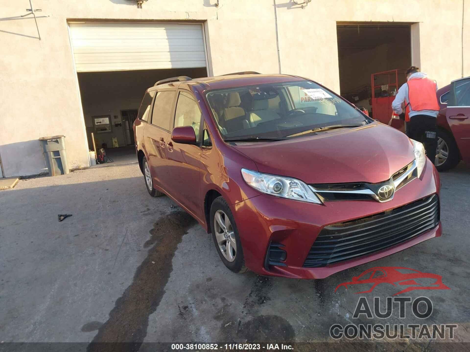 TOYOTA SIENNA 2018 - 5TDKZ3DC1JS928158