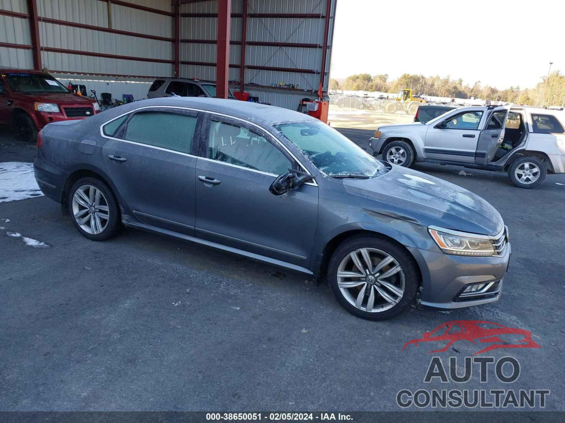 VOLKSWAGEN PASSAT 2017 - 1VWGT7A33HC066041