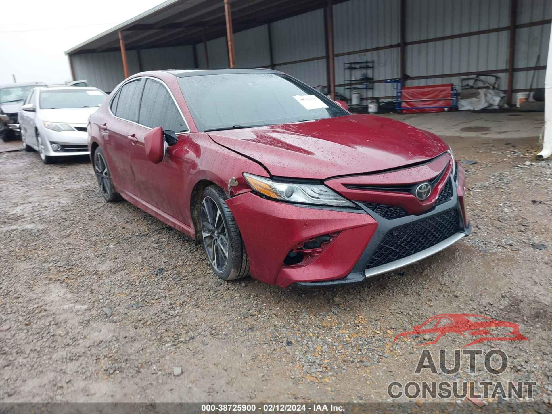 TOYOTA CAMRY 2018 - 4T1B61HK1JU512357
