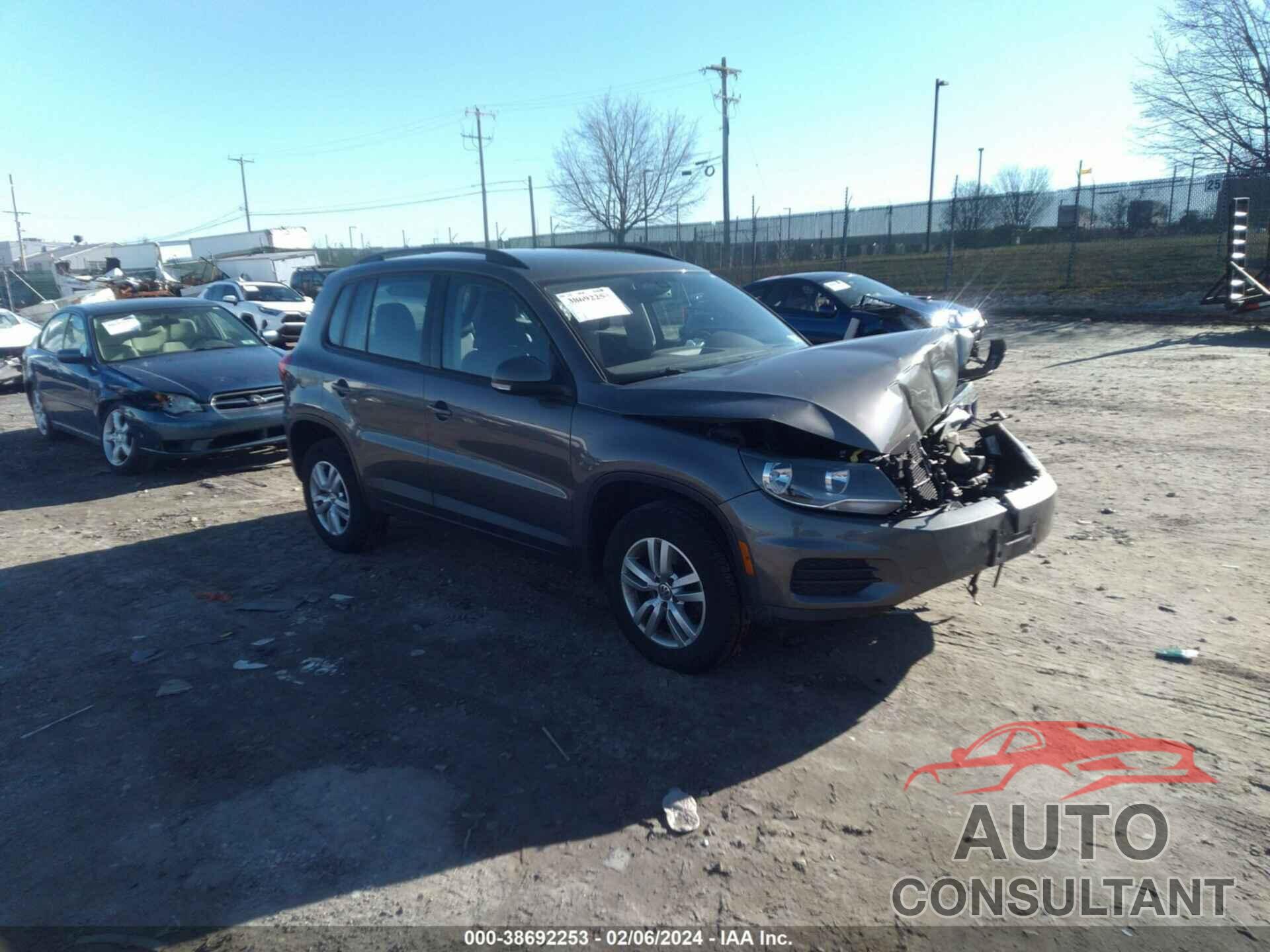 VOLKSWAGEN TIGUAN 2017 - WVGBV7AX8HK029966