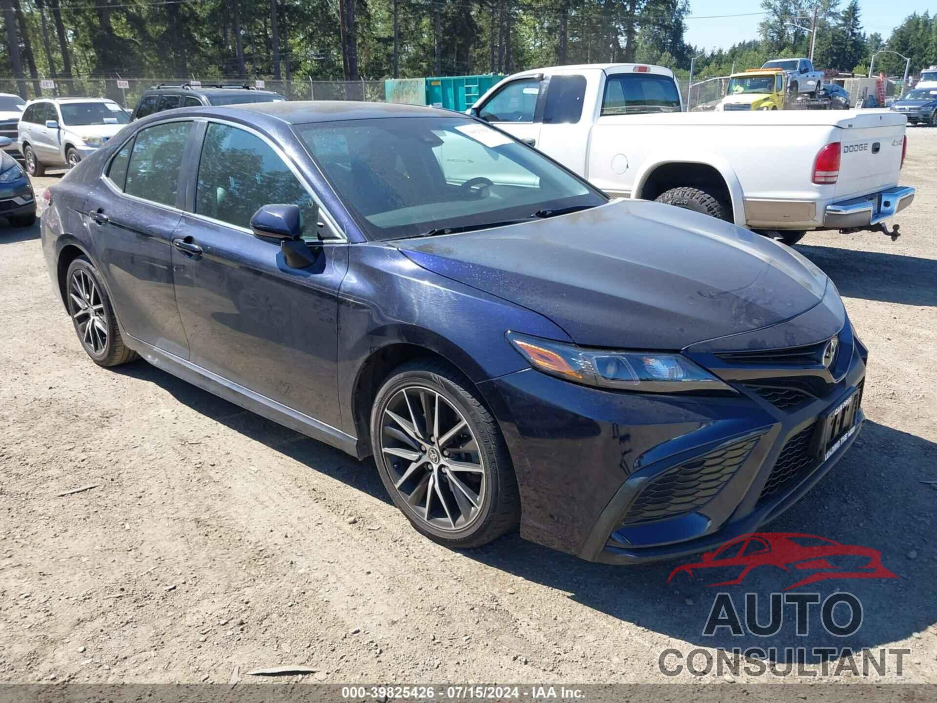 TOYOTA CAMRY 2021 - 4T1G11AKXMU418786
