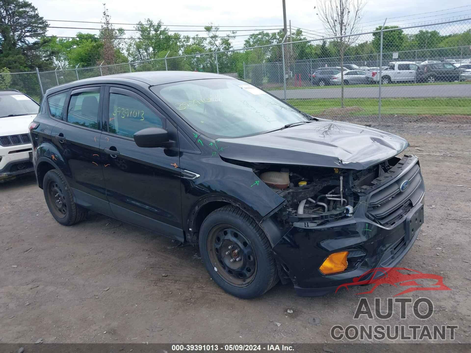 FORD ESCAPE 2017 - 1FMCU0F71HUB65125