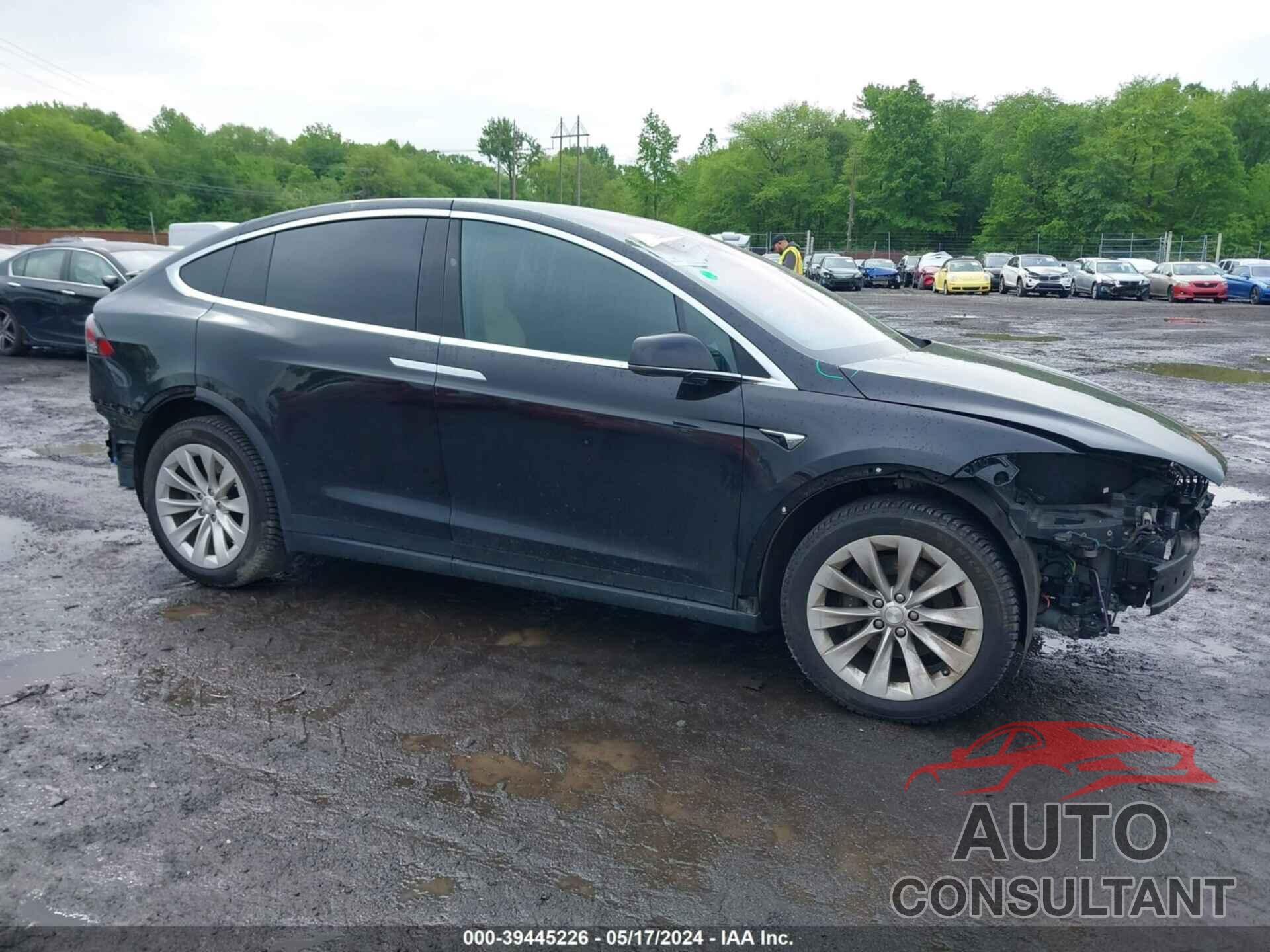 TESLA MODEL X 2017 - 5YJXCDE23HF029562