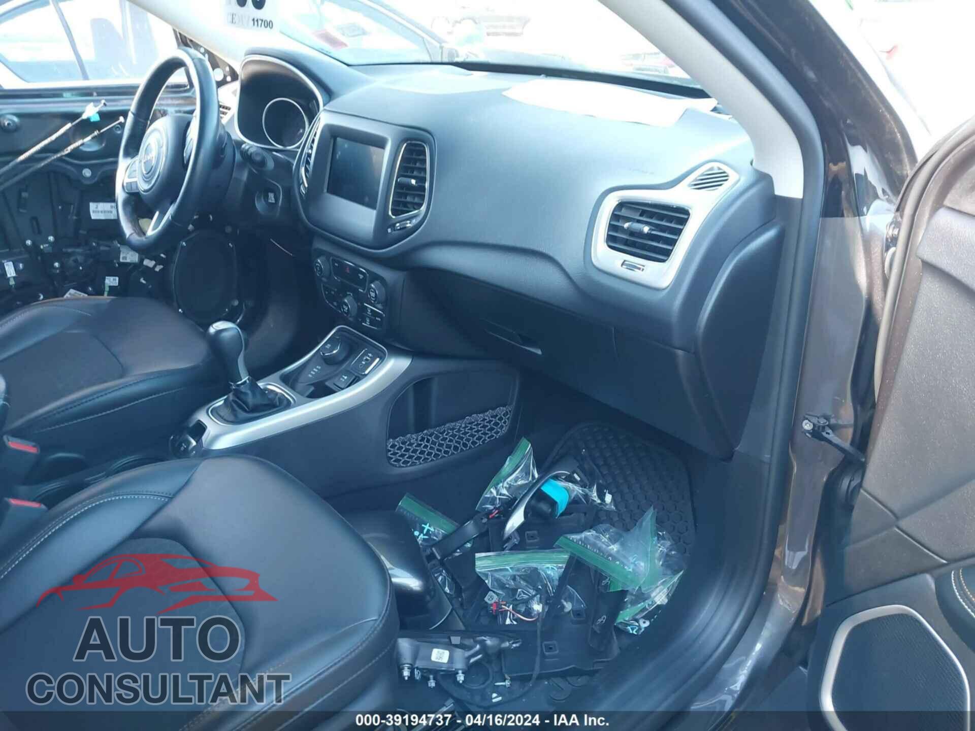 JEEP COMPASS 2020 - 3C4NJDBB7LT130177