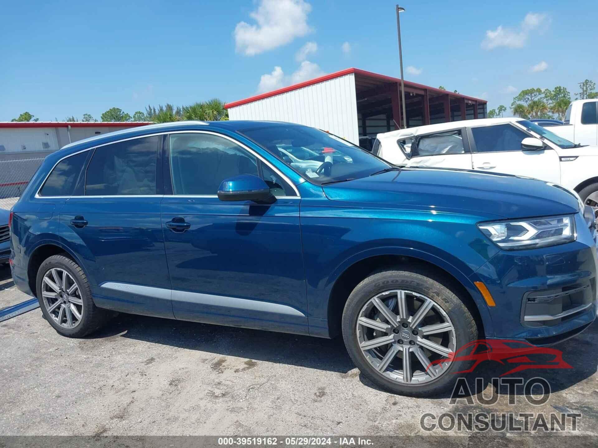 AUDI Q7 2018 - WA1LHAF7XJD022219