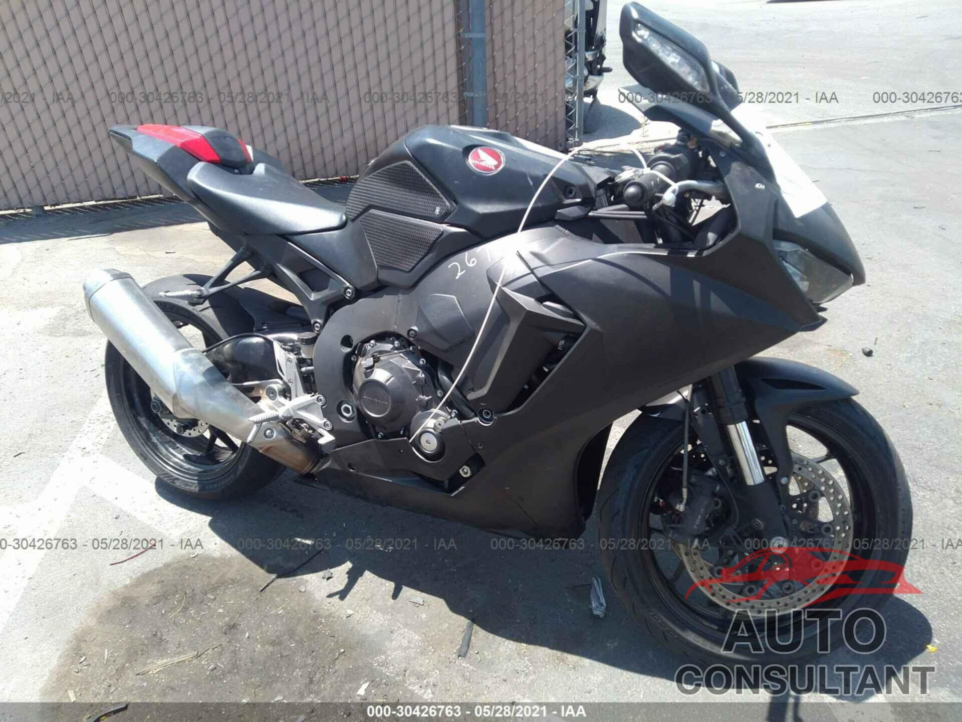 HONDA CBR1000 2017 - JH2SC7759HK000905