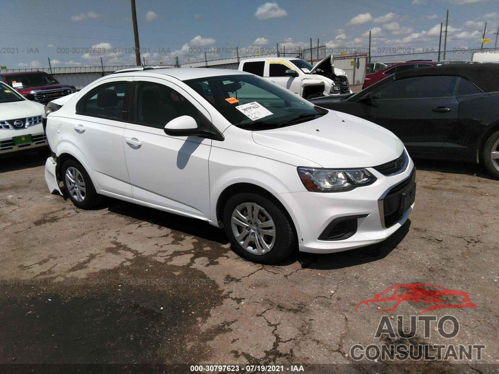 CHEVROLET SONIC 2017 - 1G1JB5SH2H4147481