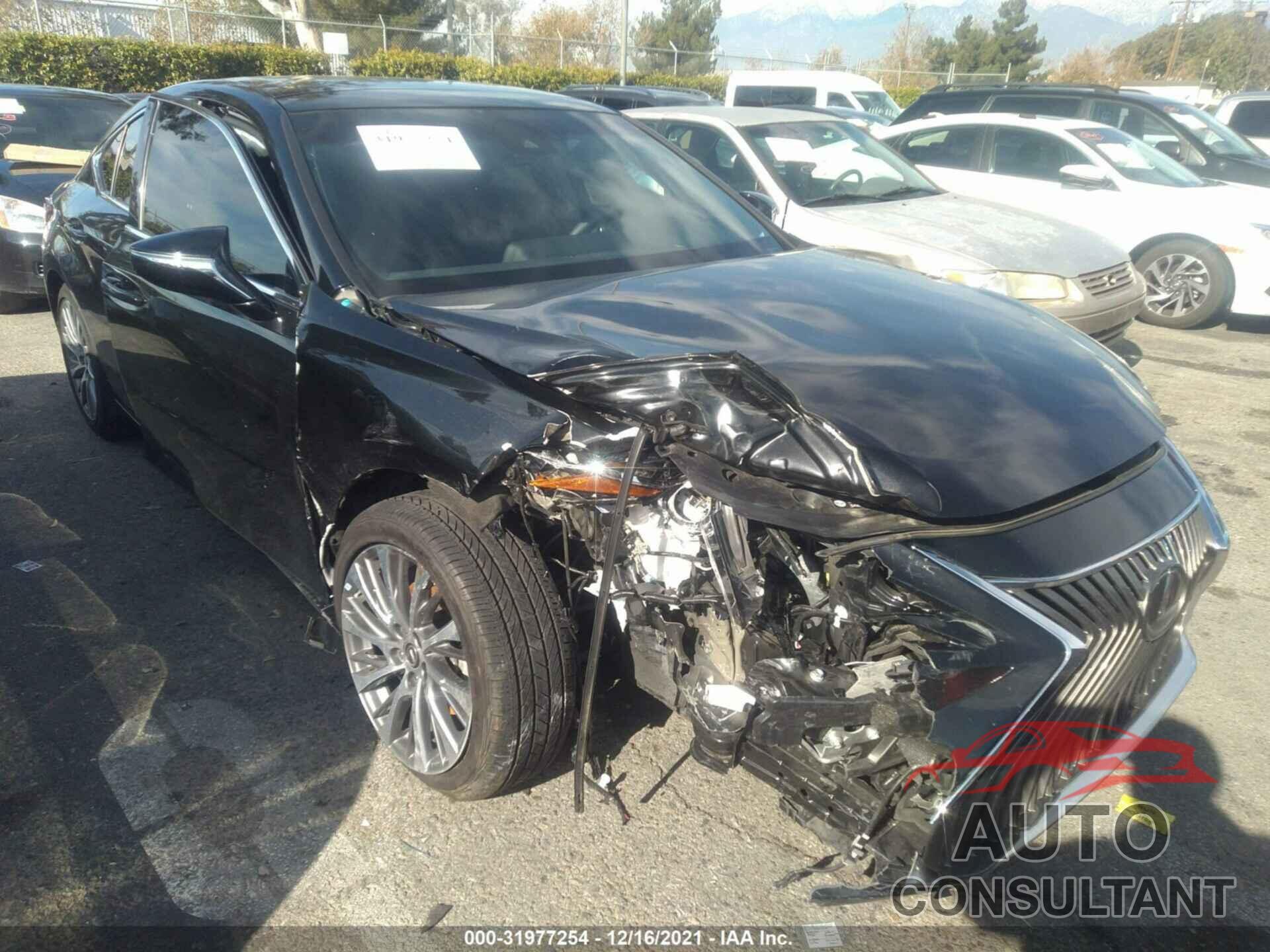 LEXUS ES 2020 - 58ADZ1B19LU081813