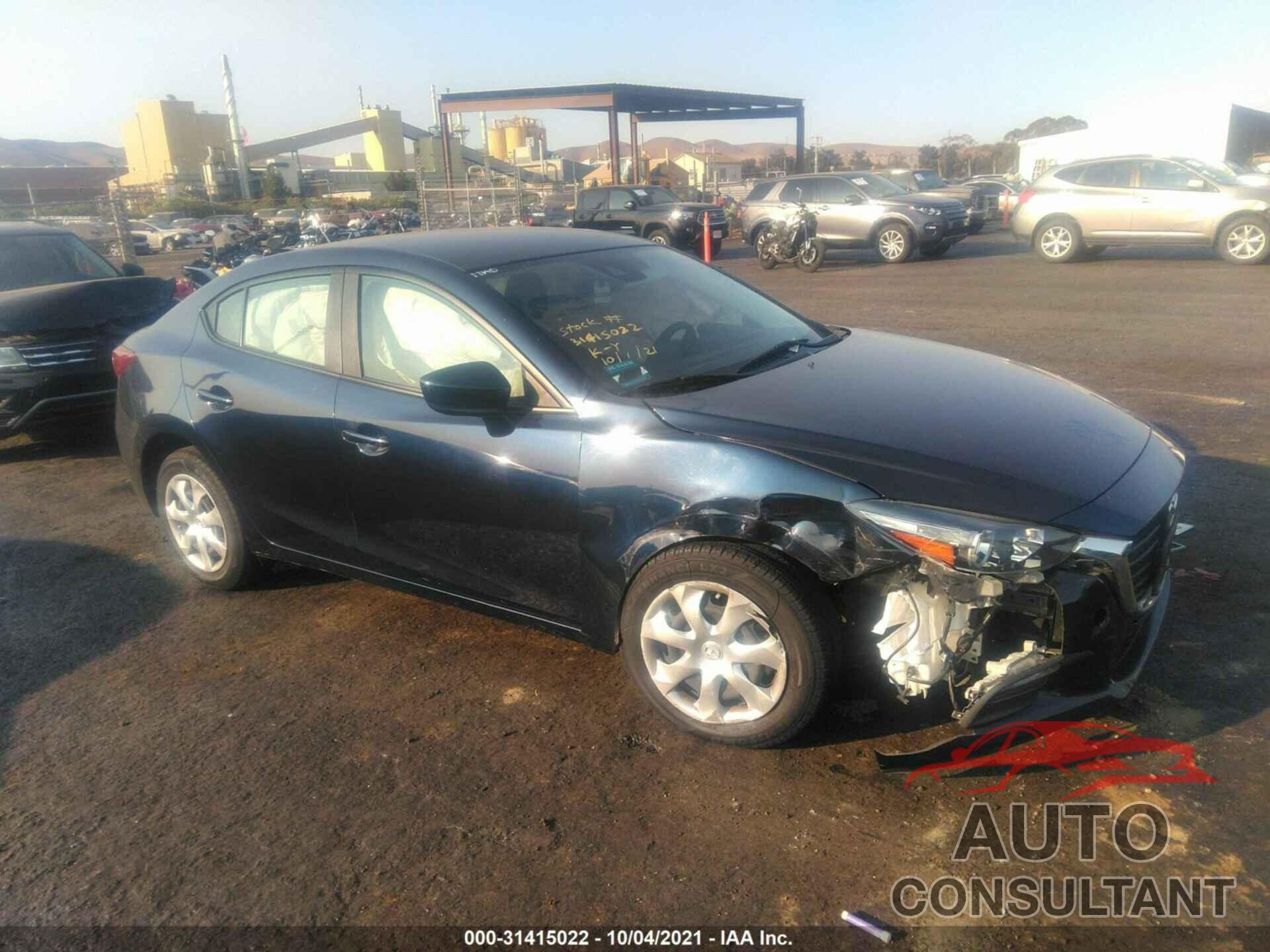 MAZDA MAZDA3 4-DOOR 2018 - 3MZBN1U77JM215359