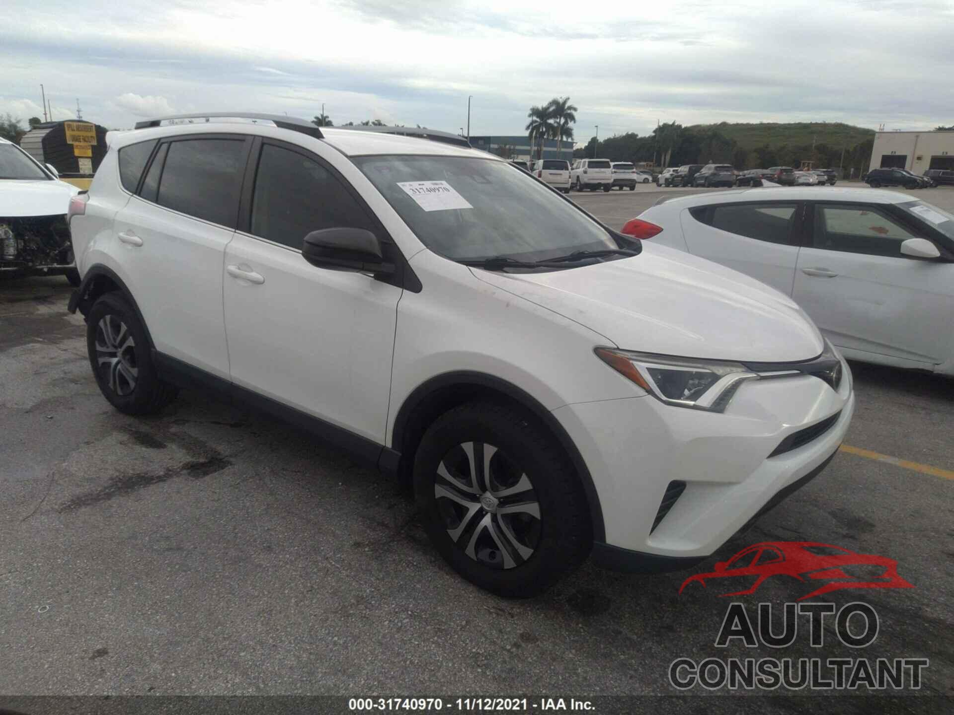 TOYOTA RAV4 2017 - JTMZFREV5HJ706515