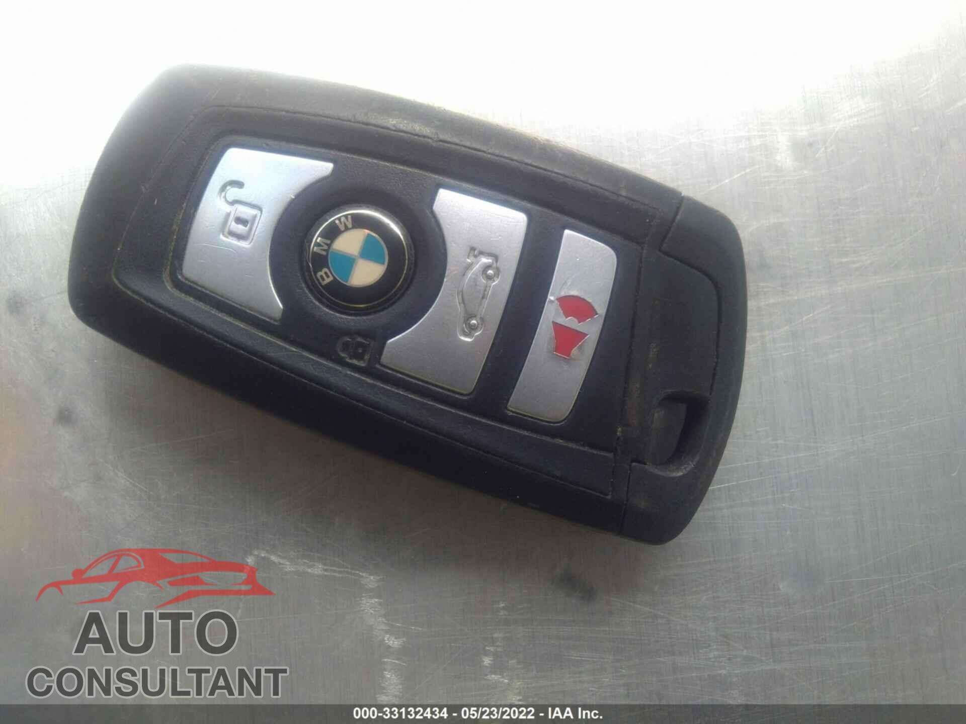 BMW 3 SERIES 2016 - WBA8E1G56GNU10176
