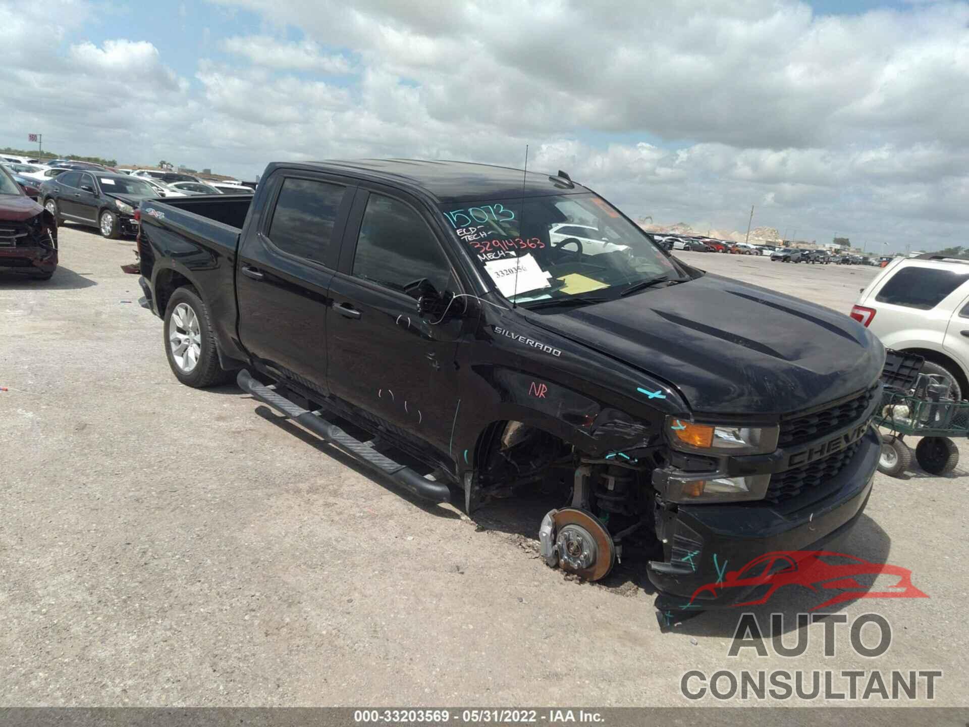 CHEVROLET SILVERADO 1500 2021 - 1GCUYBEF8MZ105342