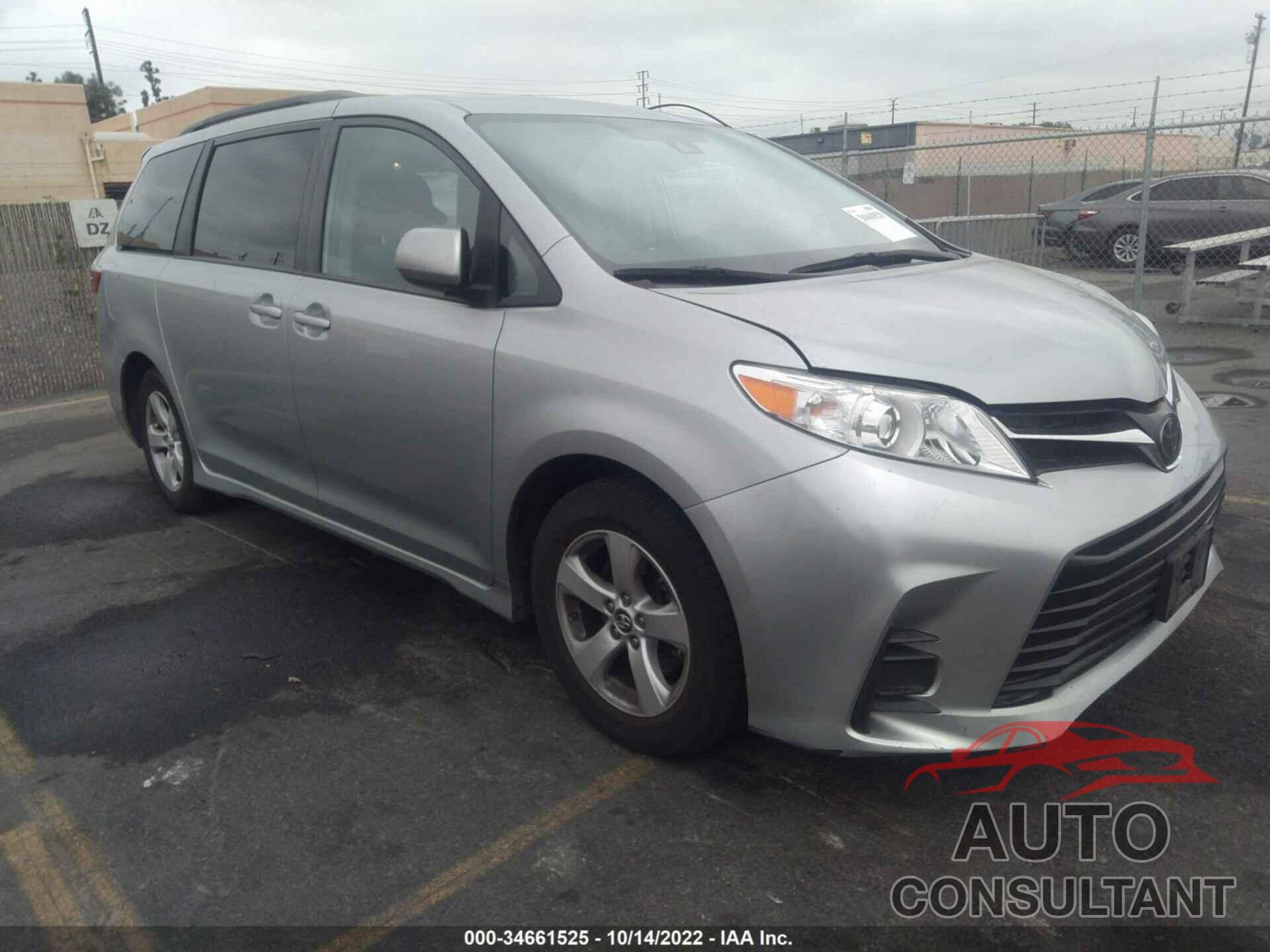 TOYOTA SIENNA 2019 - 5TDKZ3DC8KS018458