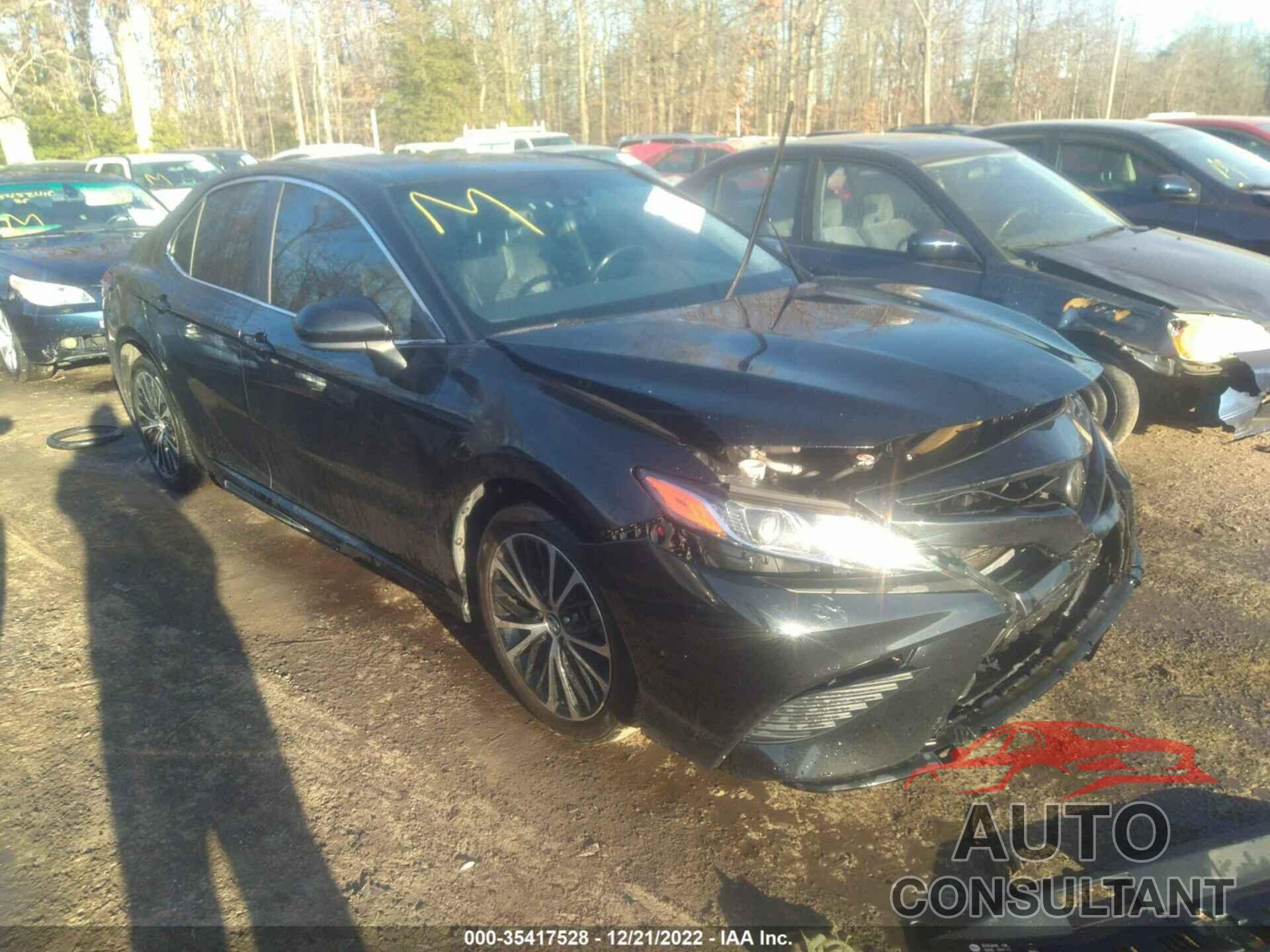 TOYOTA CAMRY 2018 - 4T1B11HK1JU016070