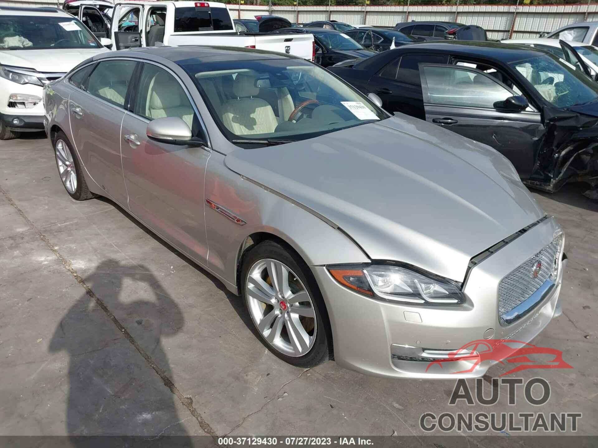 JAGUAR XJ 2016 - SAJWA2G74G8W00118