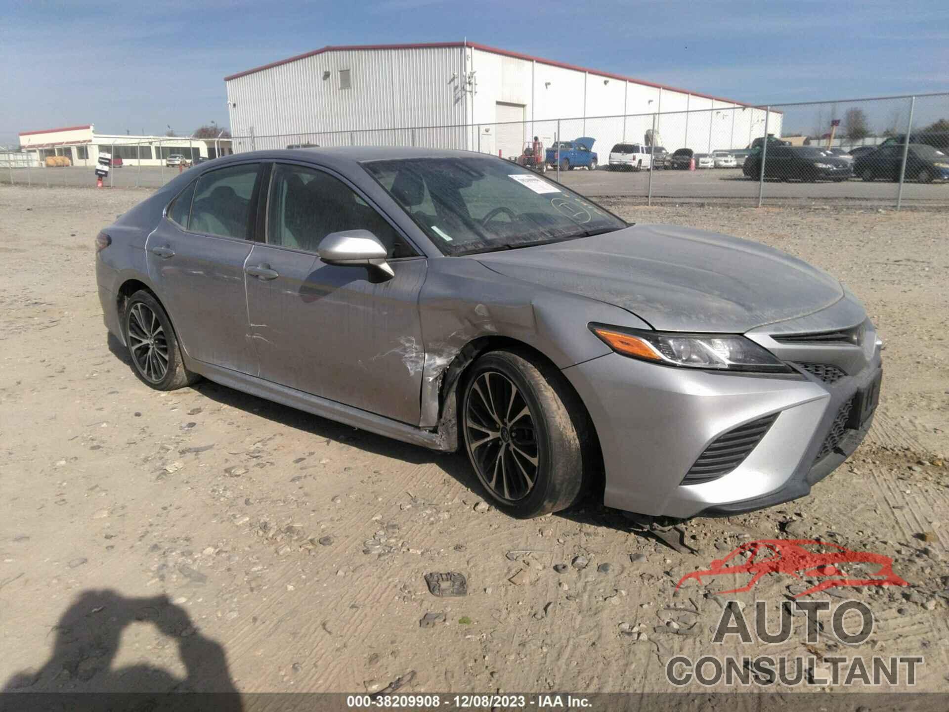 TOYOTA CAMRY 2018 - 4T1B11HK9JU152317