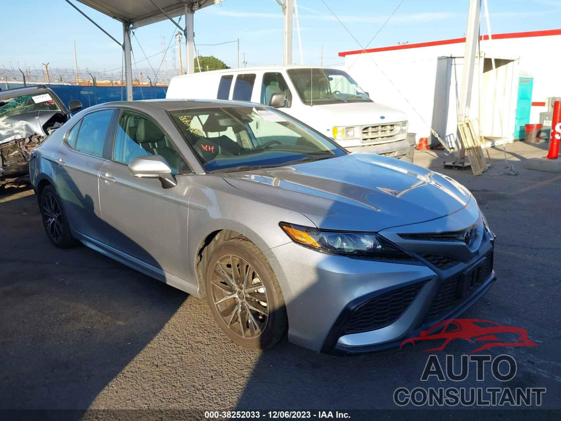 TOYOTA CAMRY 2022 - 4T1G11AK3NU712807