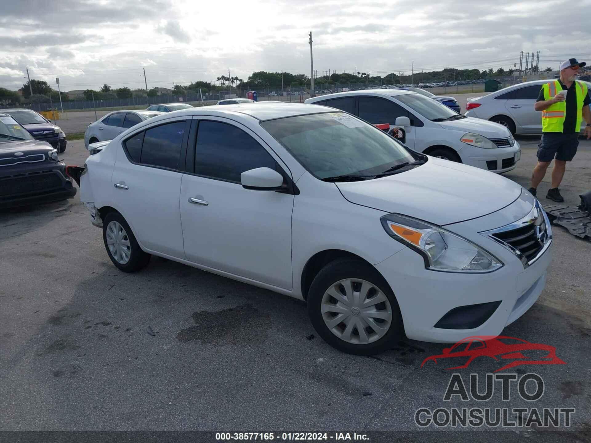 NISSAN VERSA 2017 - 3N1CN7AP4HL880219