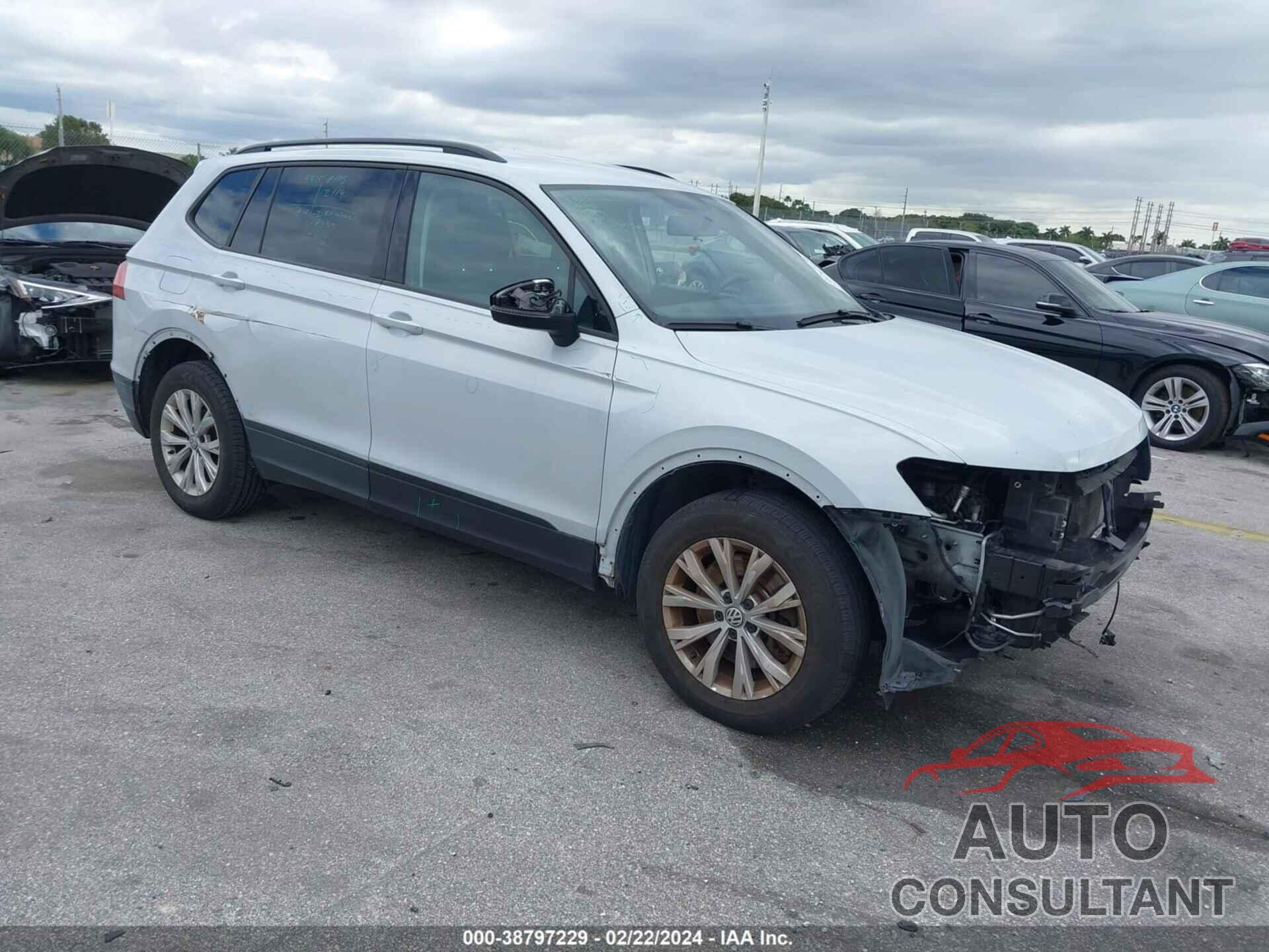 VOLKSWAGEN TIGUAN 2018 - 3VV1B7AXXJM093922