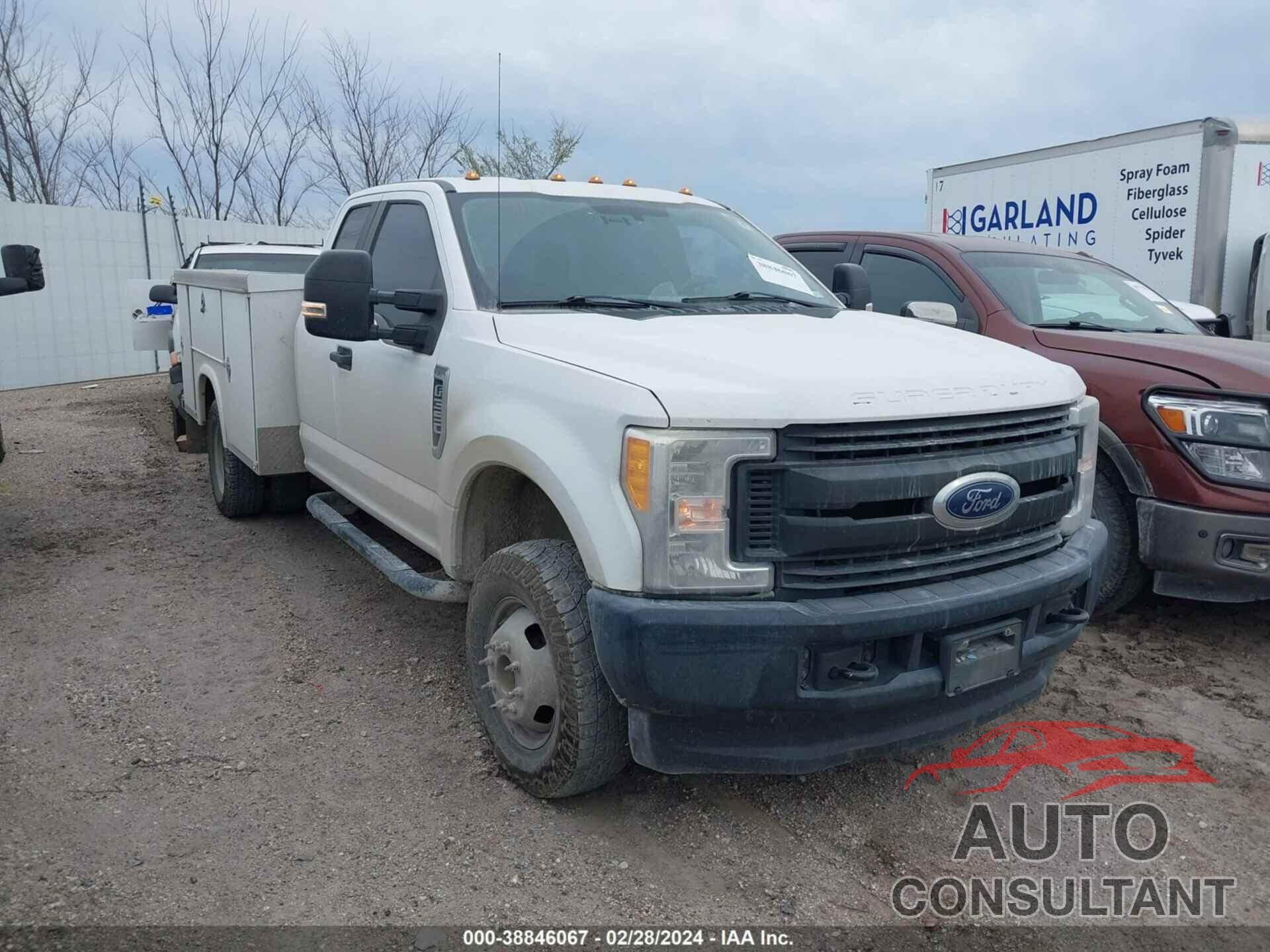 FORD F-350 CHASSIS 2017 - 1FD8X3H64HEE84483