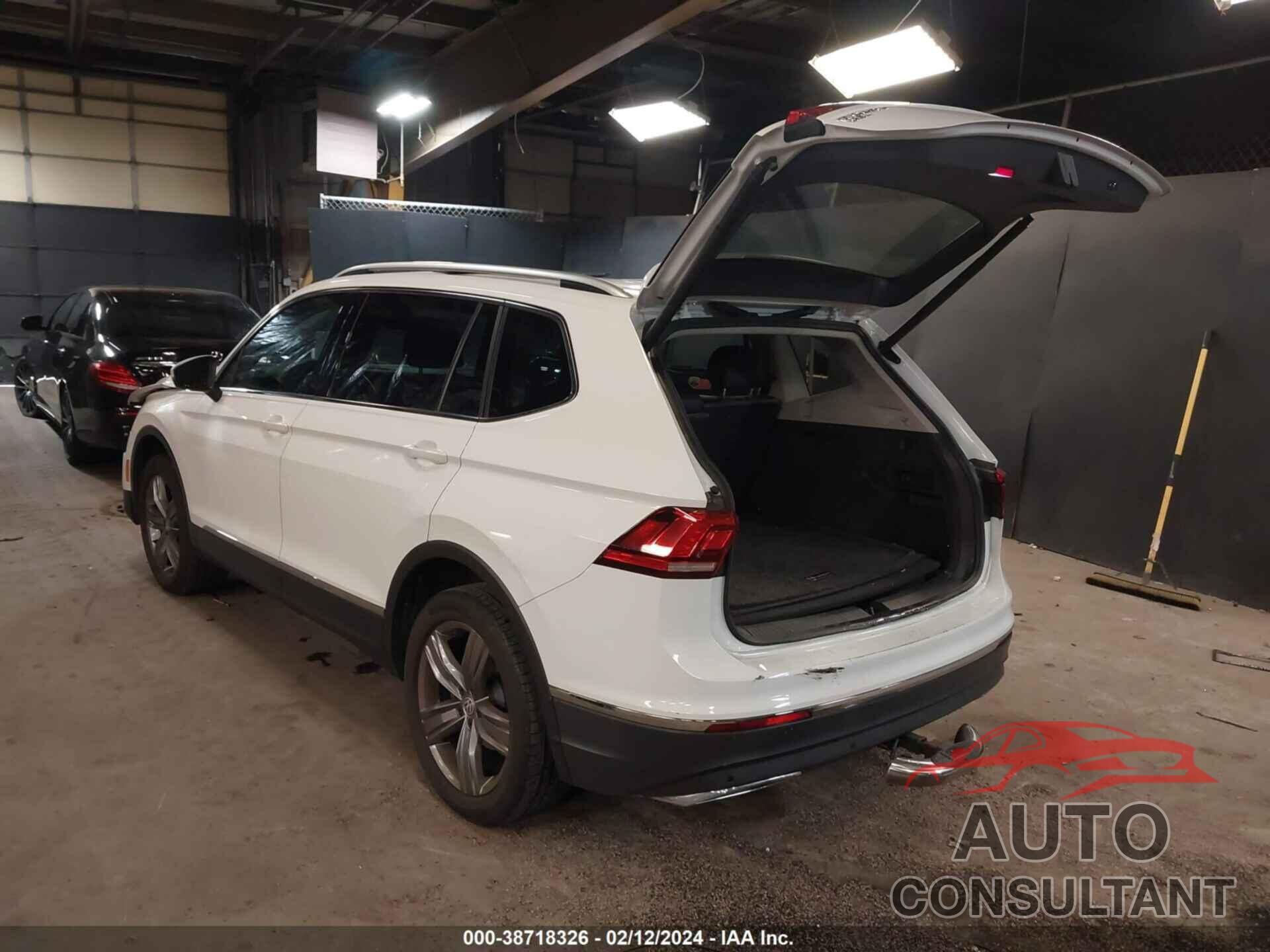 VOLKSWAGEN TIGUAN 2018 - 3VV4B7AX9JM215960