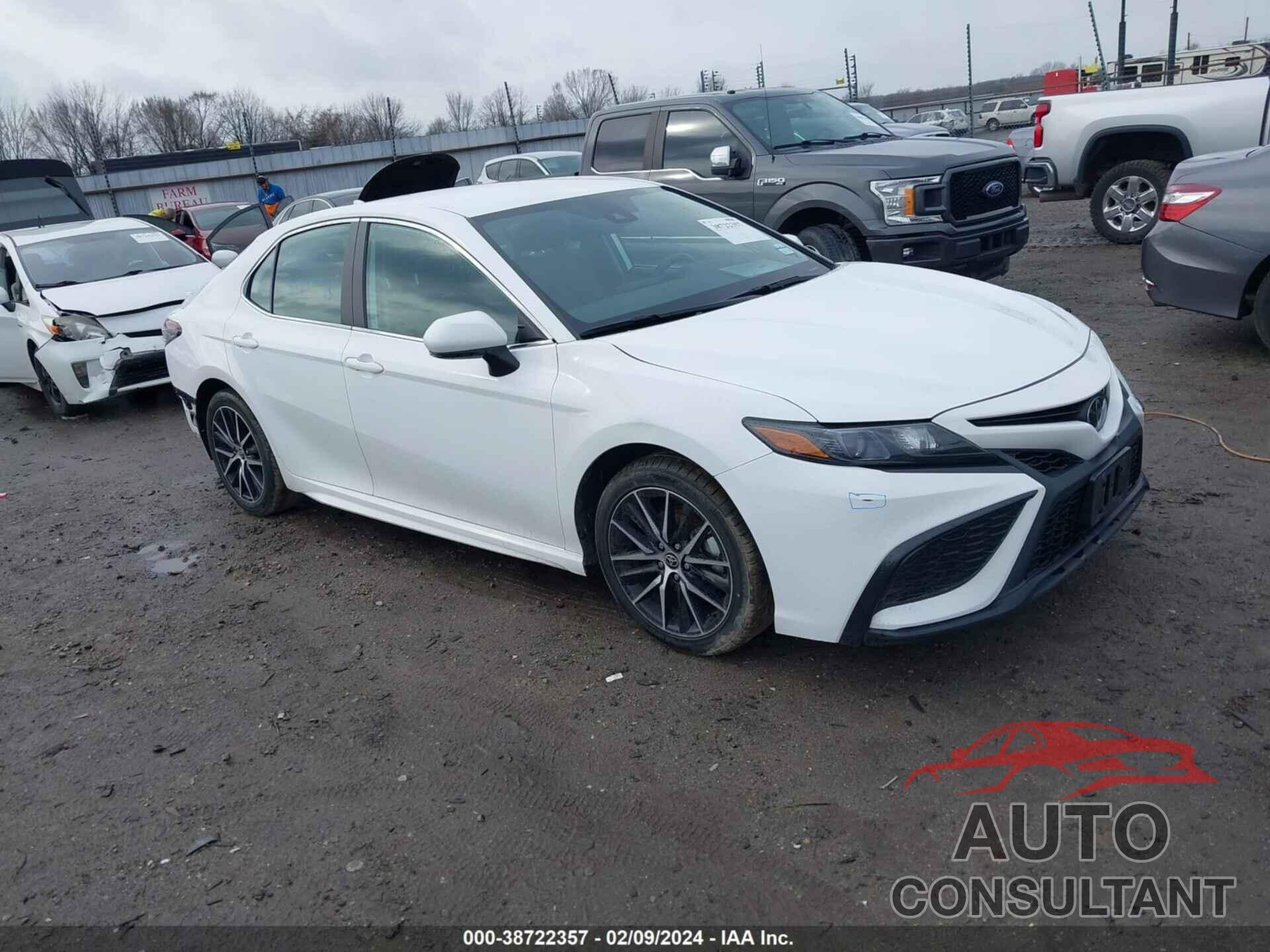 TOYOTA CAMRY 2022 - 4T1G11AK1NU684232