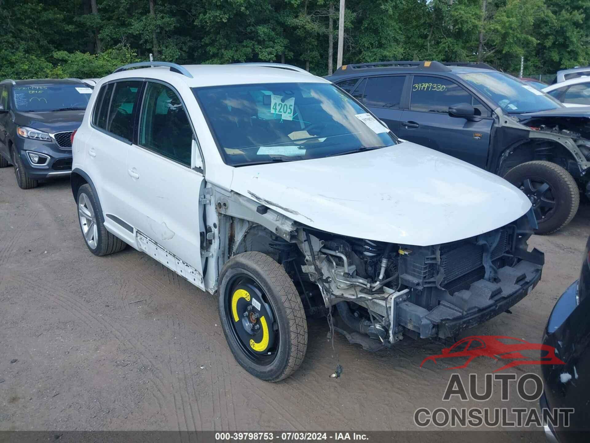 VOLKSWAGEN TIGUAN 2016 - WVGBV7AX2GW526910