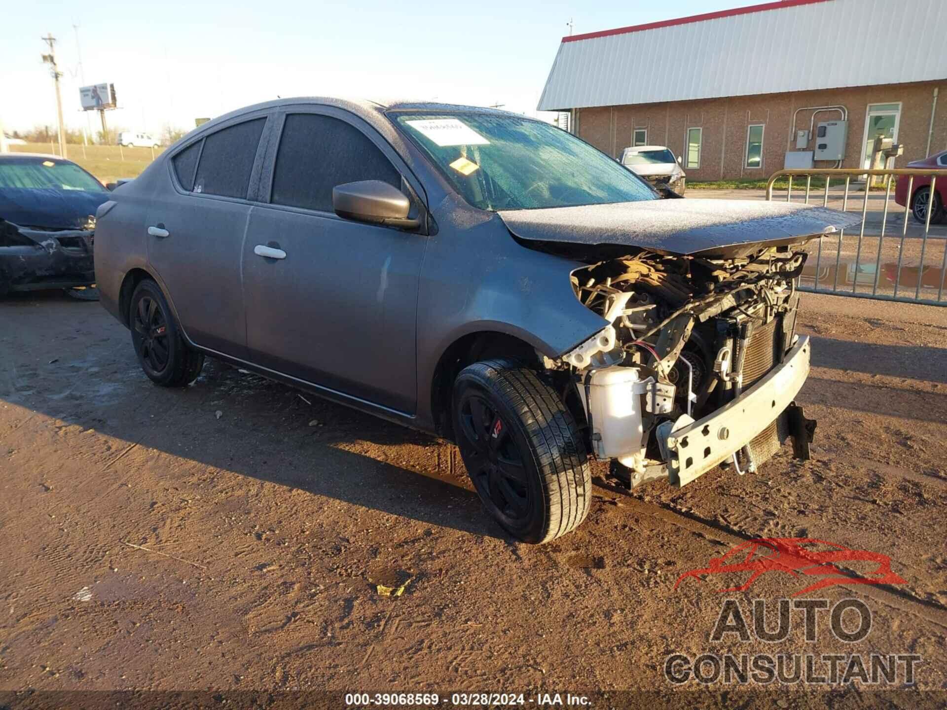 NISSAN VERSA 2018 - 3N1CN7APXJL854276